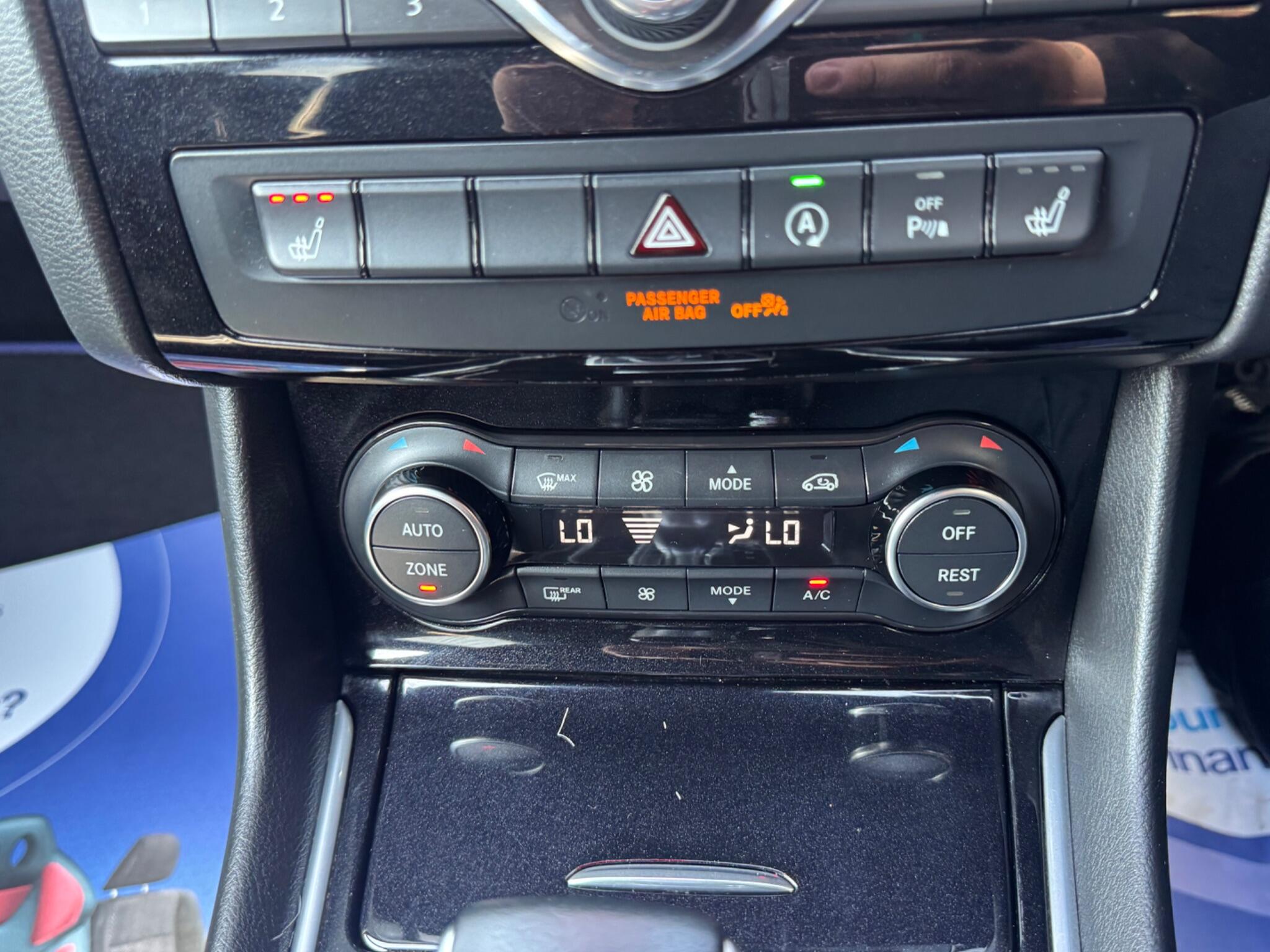 Infiniti Q30 view 22
