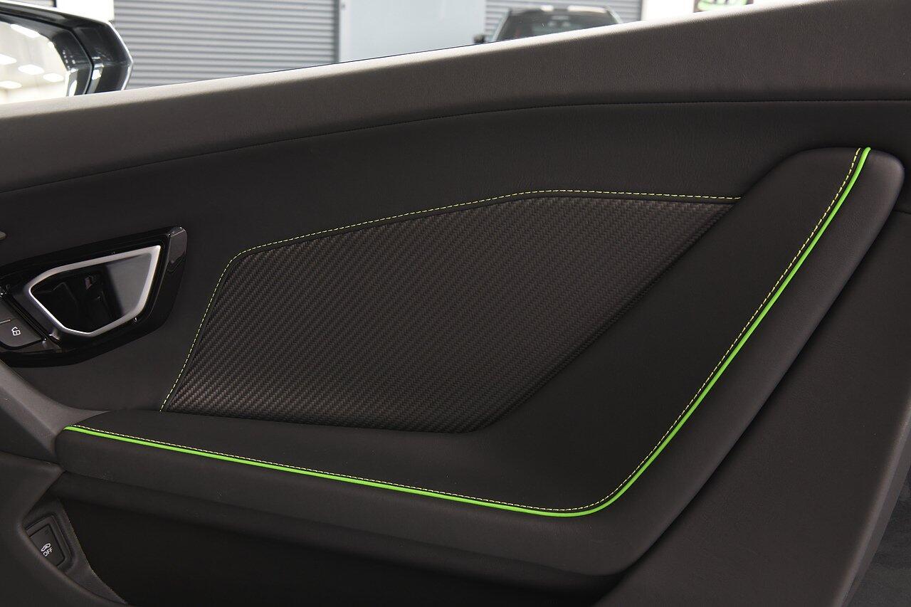 Lamborghini Huracan view 27