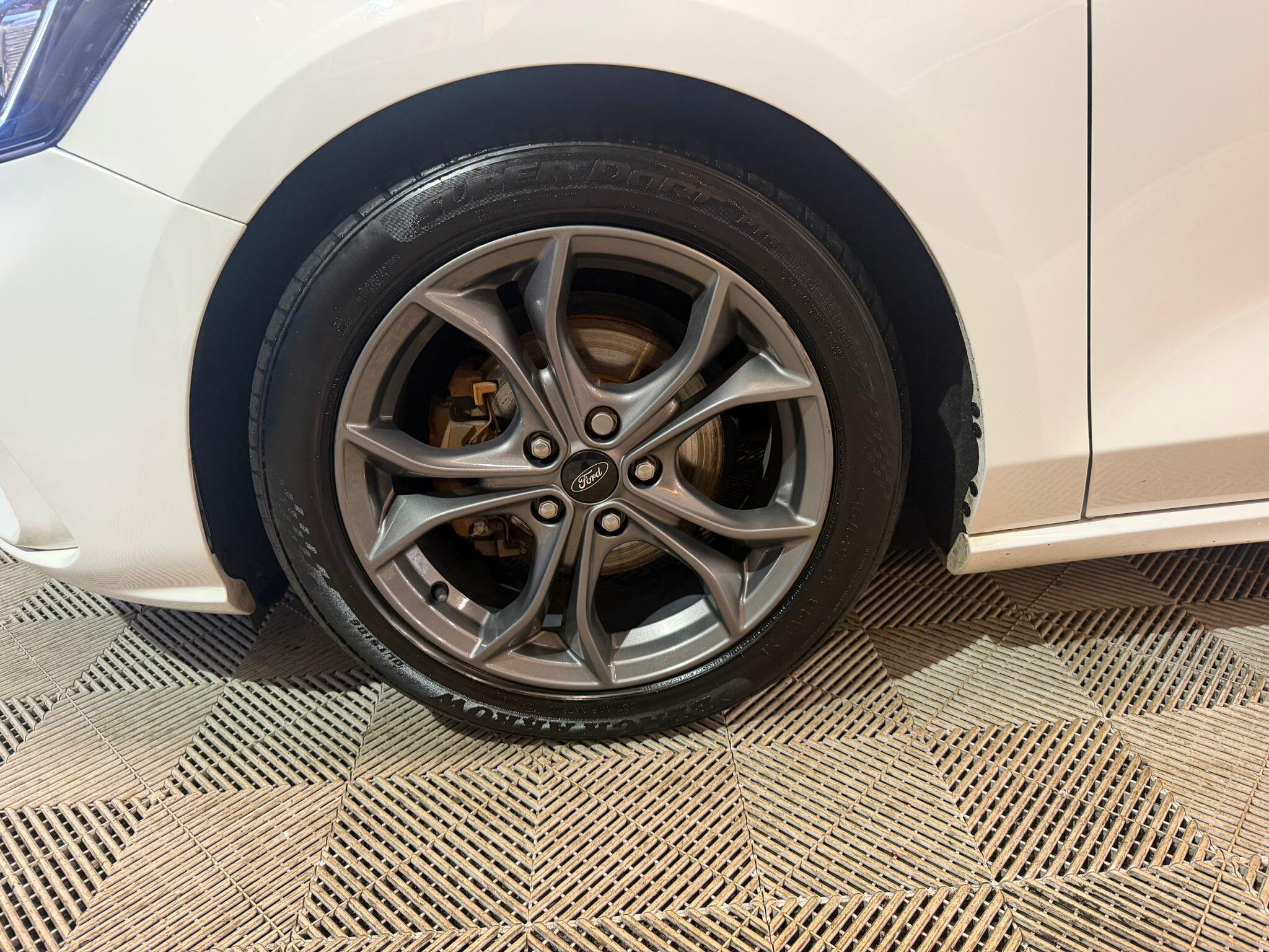 Ford Focus view 16