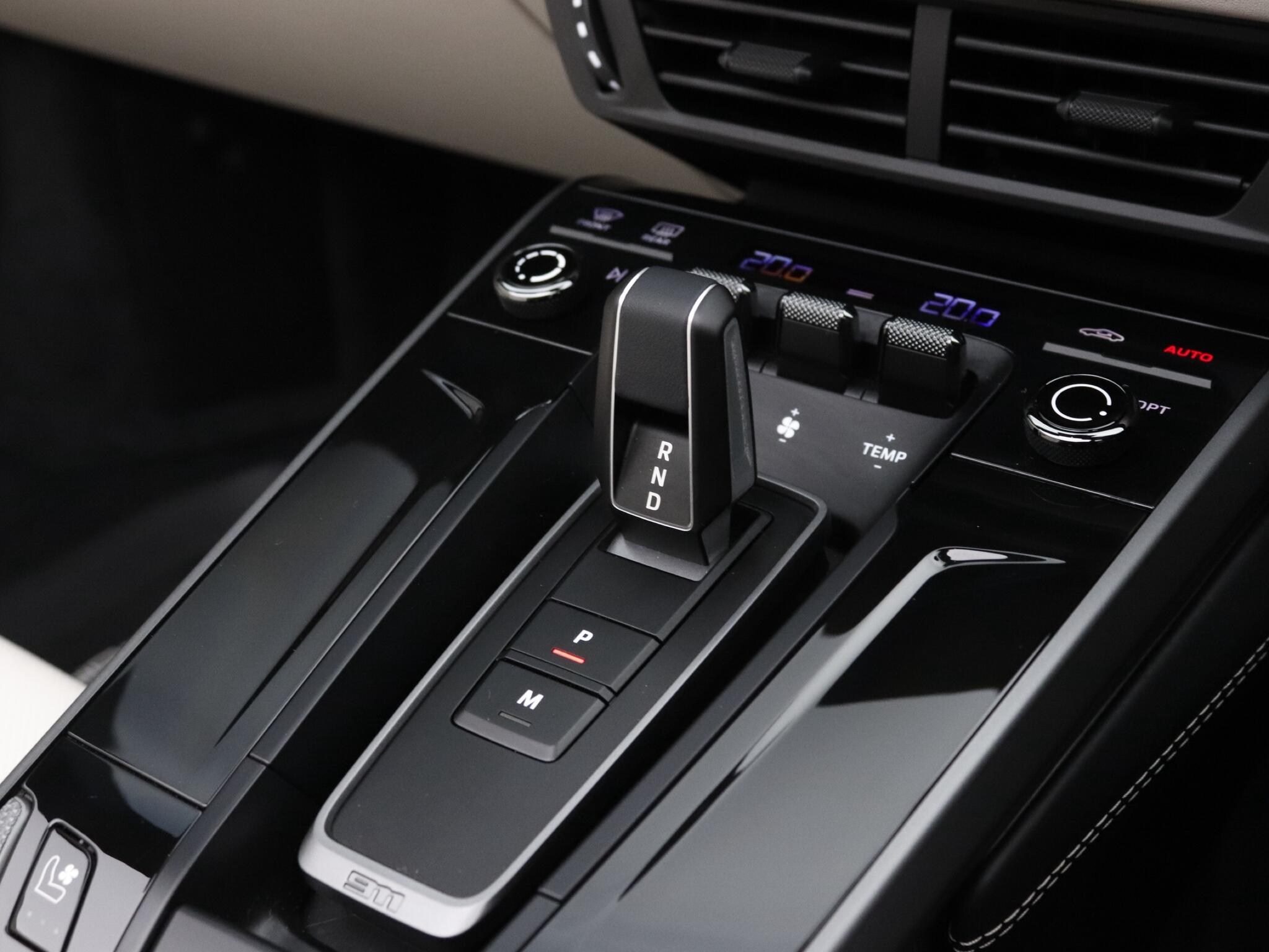 Porsche 911 view 12