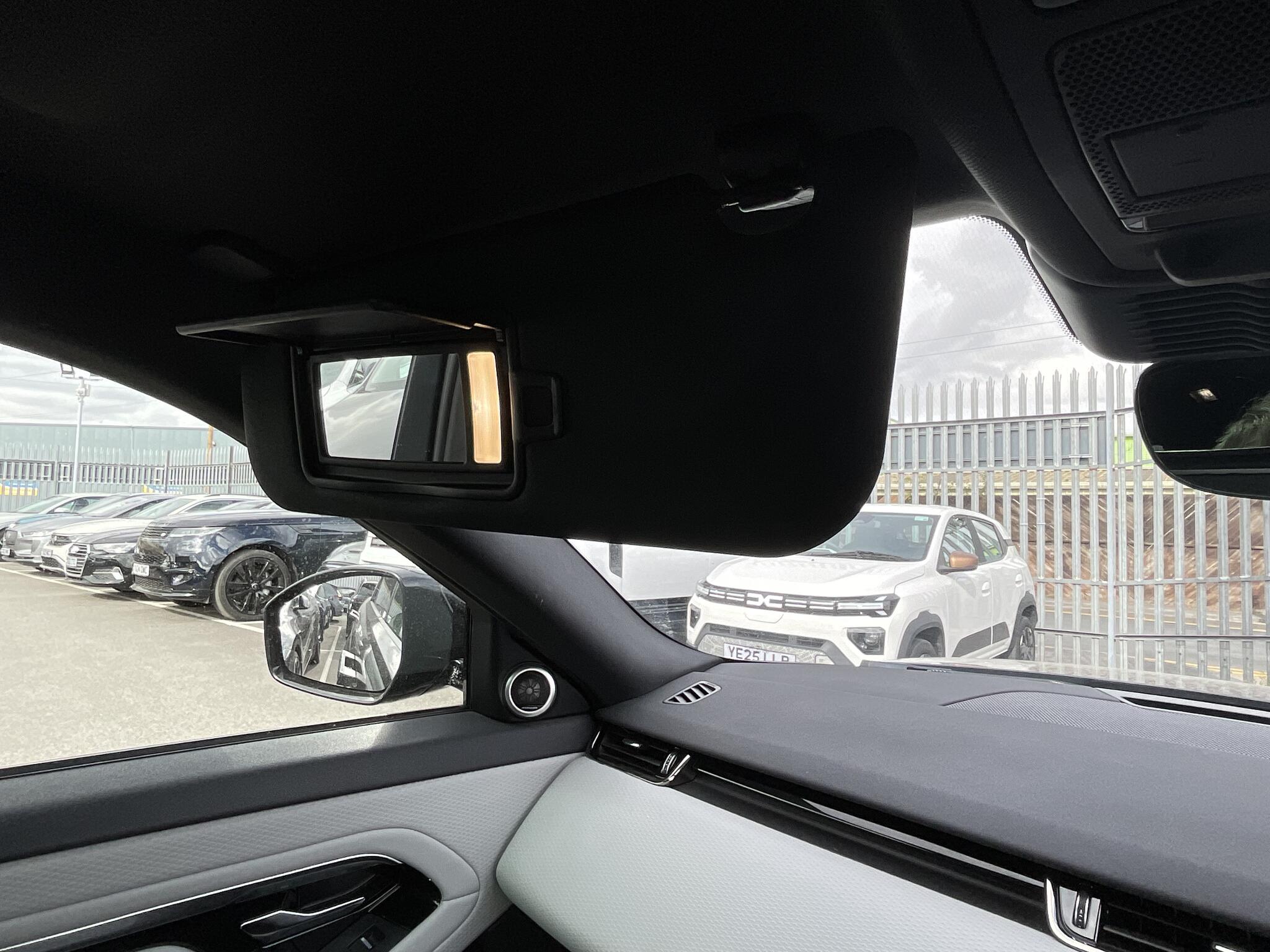Land Rover Range Rover Evoque view 35