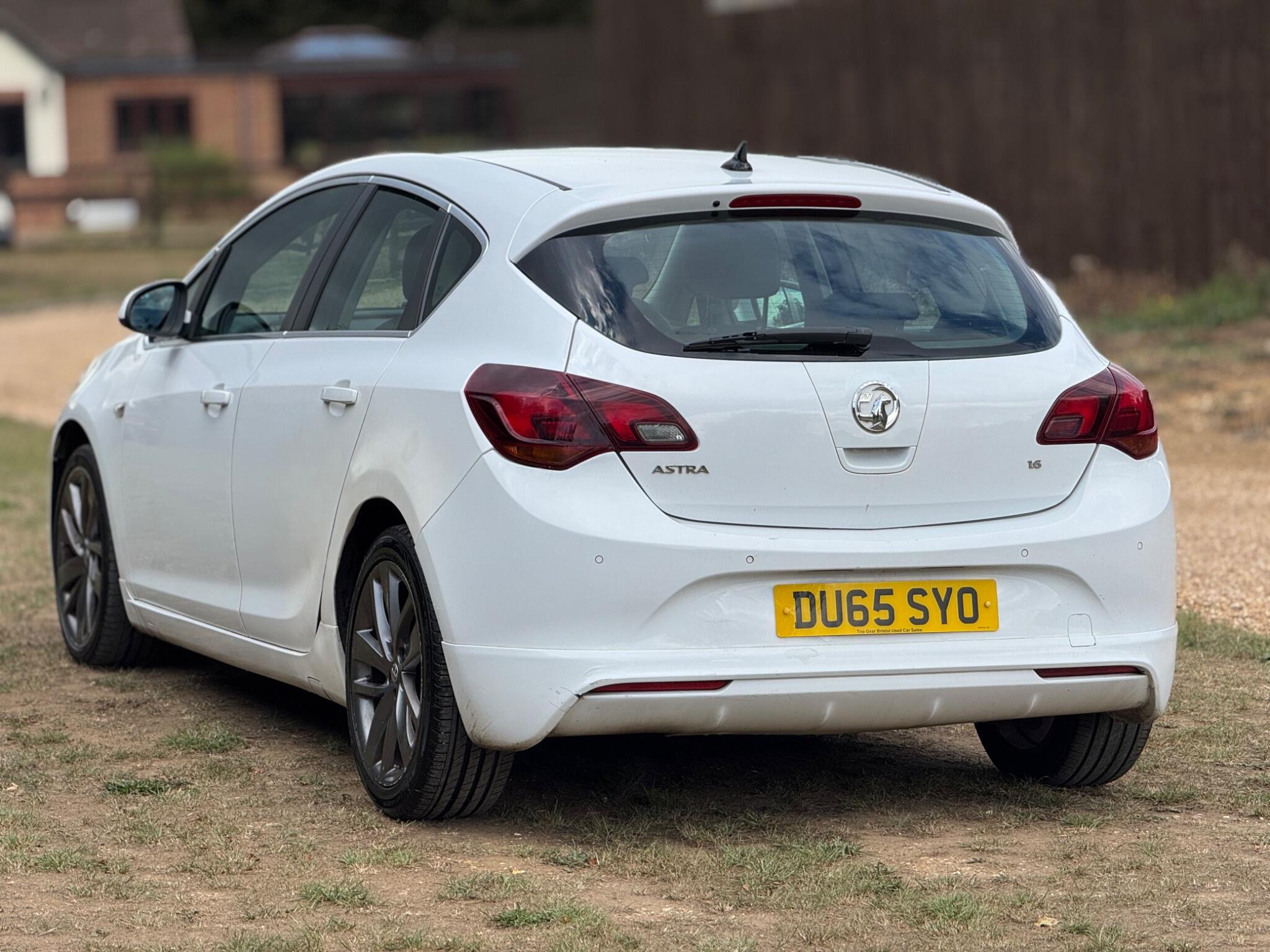2015 Vauxhall Astra 1.6i Tech Line GT Euro 6 5dr image 9