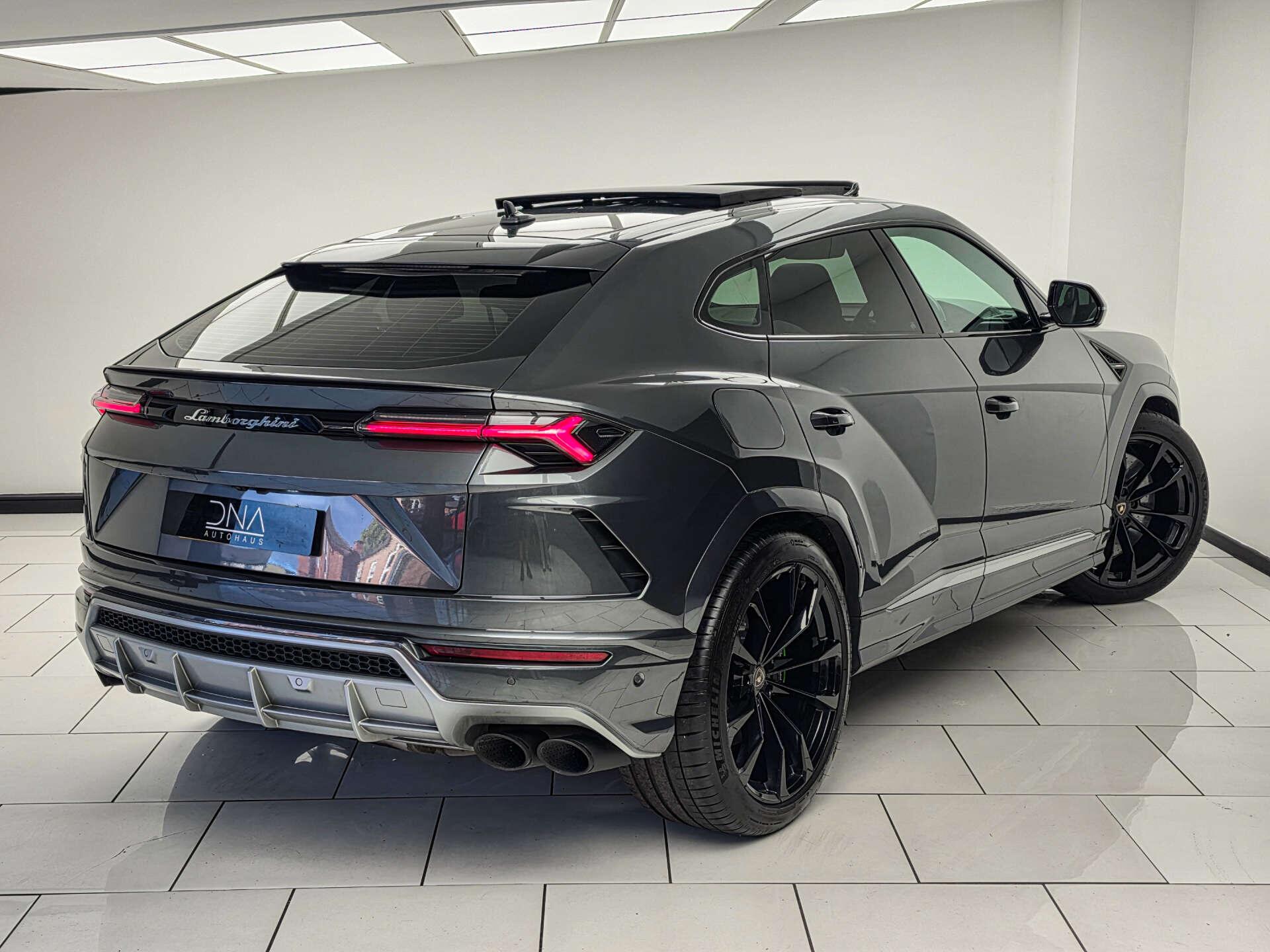Lamborghini Urus view 42