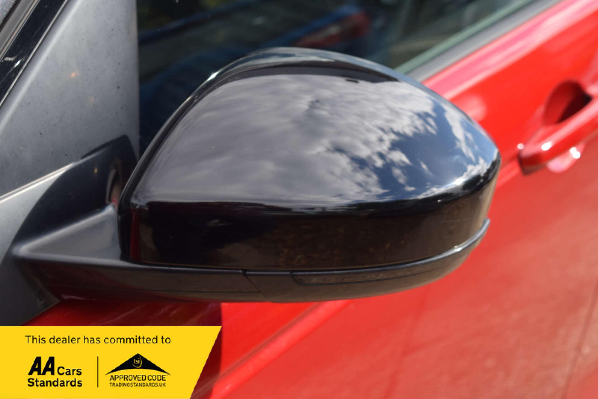 Land Rover Discovery Sport view 14