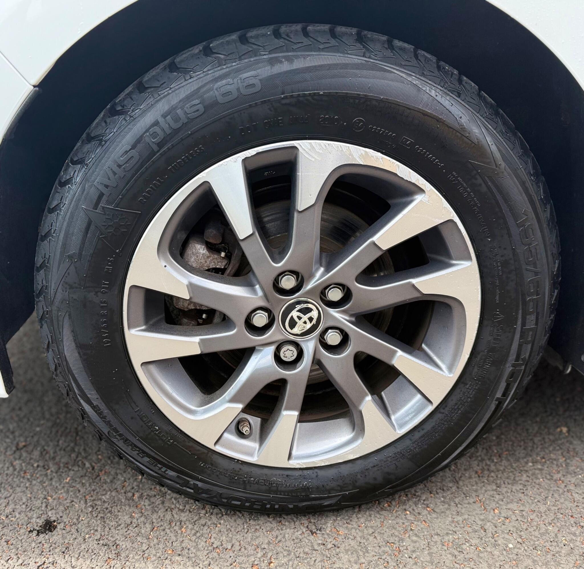 Toyota Prius view 9