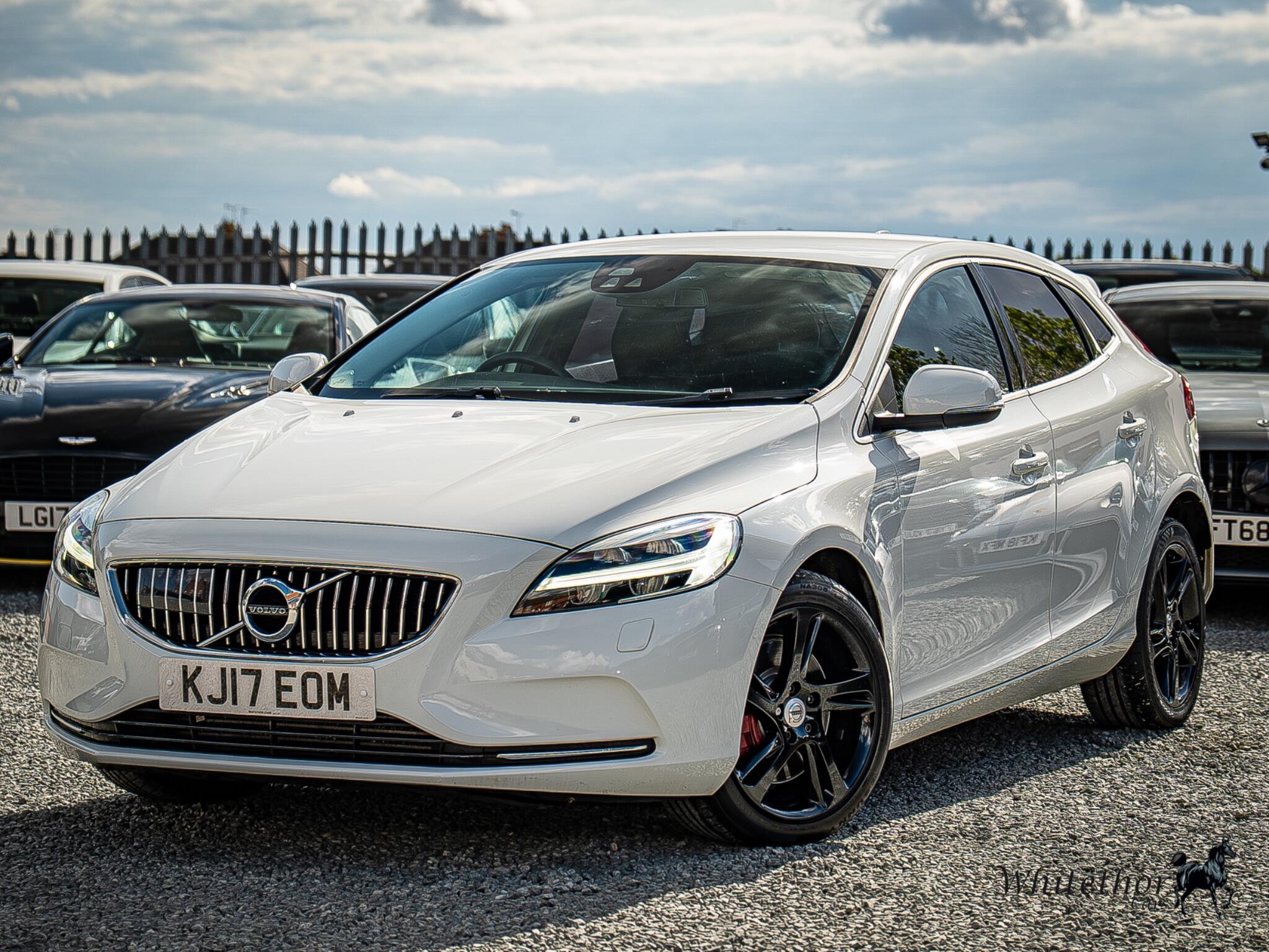Volvo V40 view 3