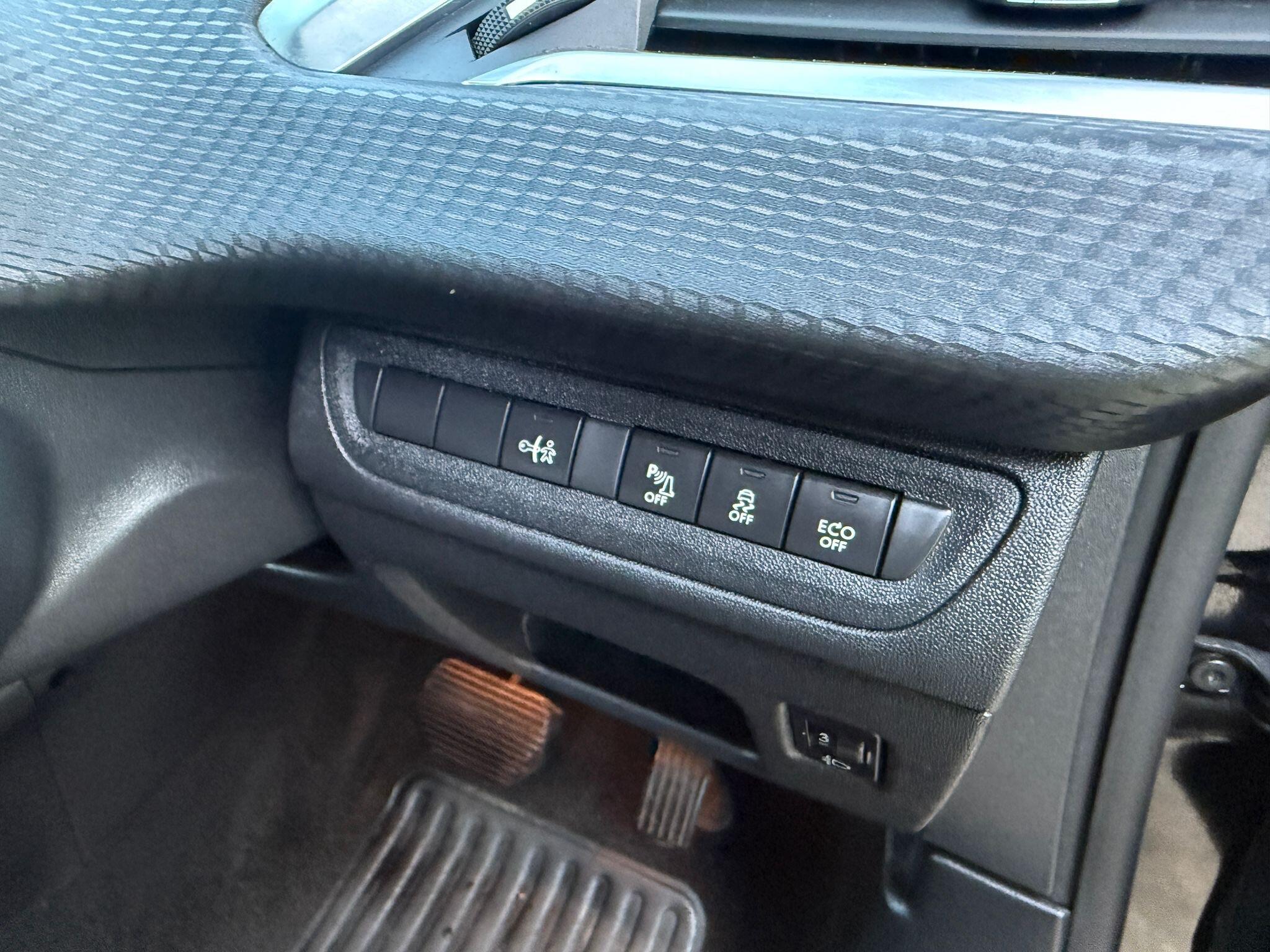 Peugeot 2008 view 25