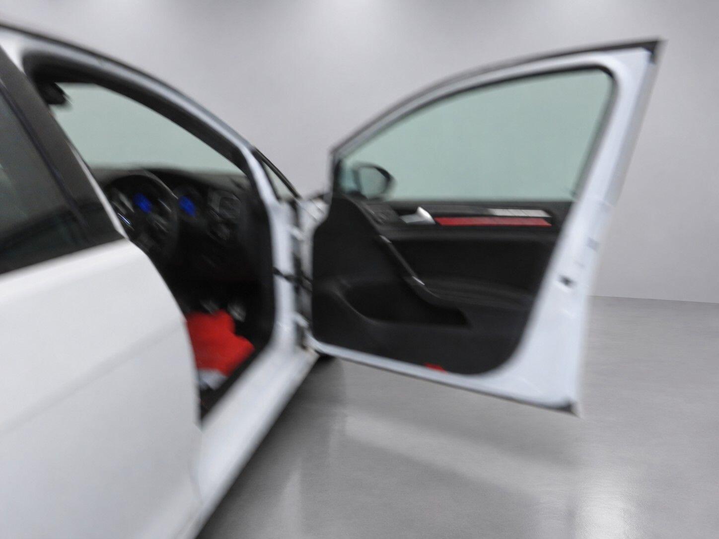 Volkswagen Golf view 23