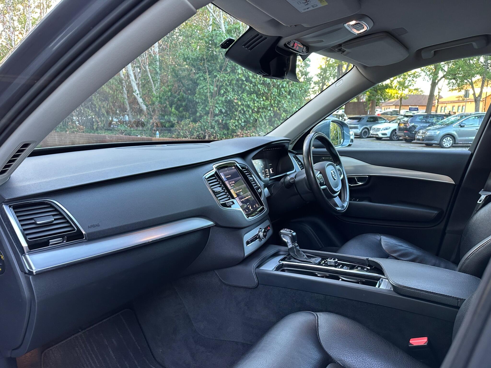 Volvo XC90 view 14