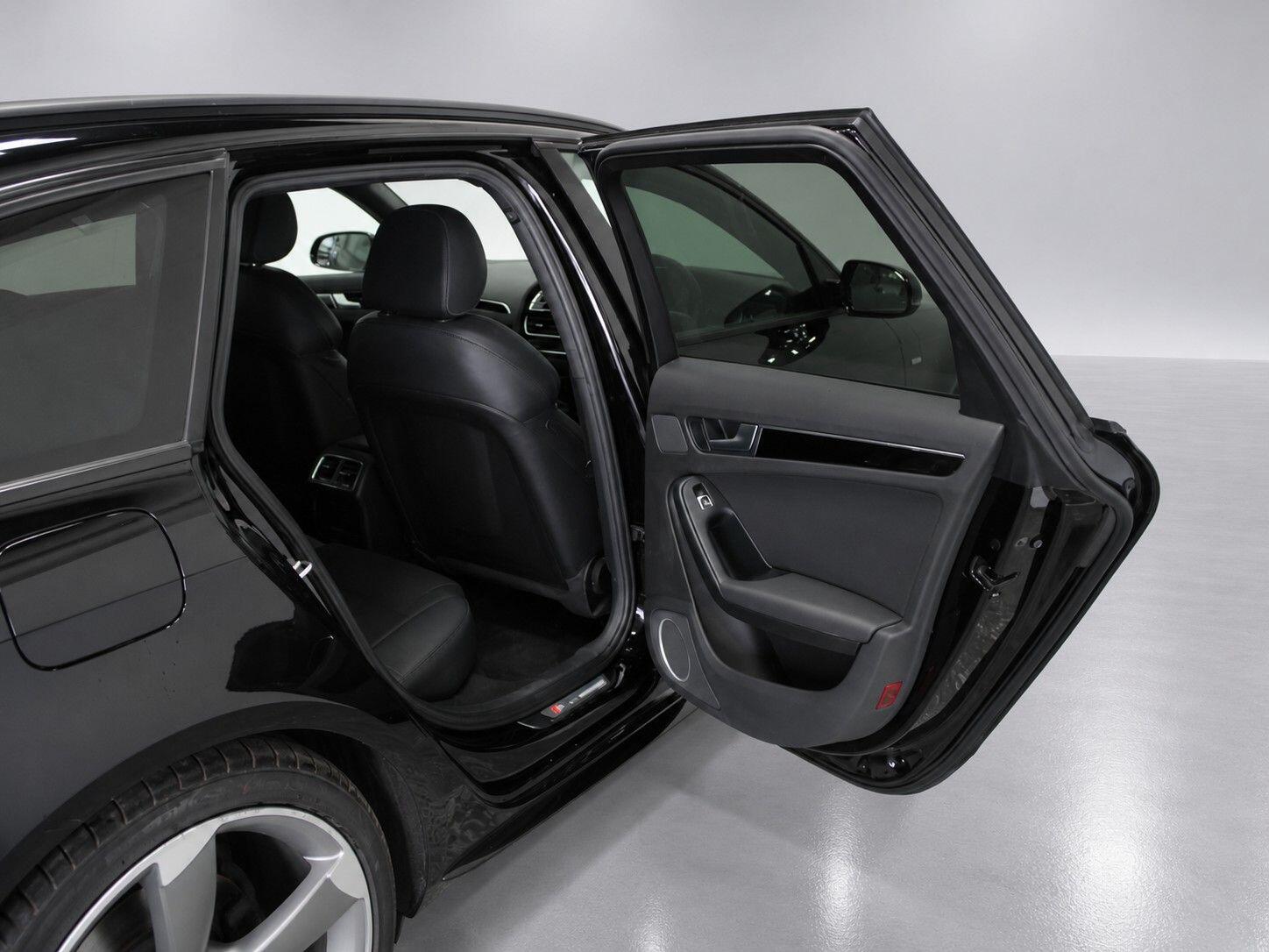 Audi A4 view 28