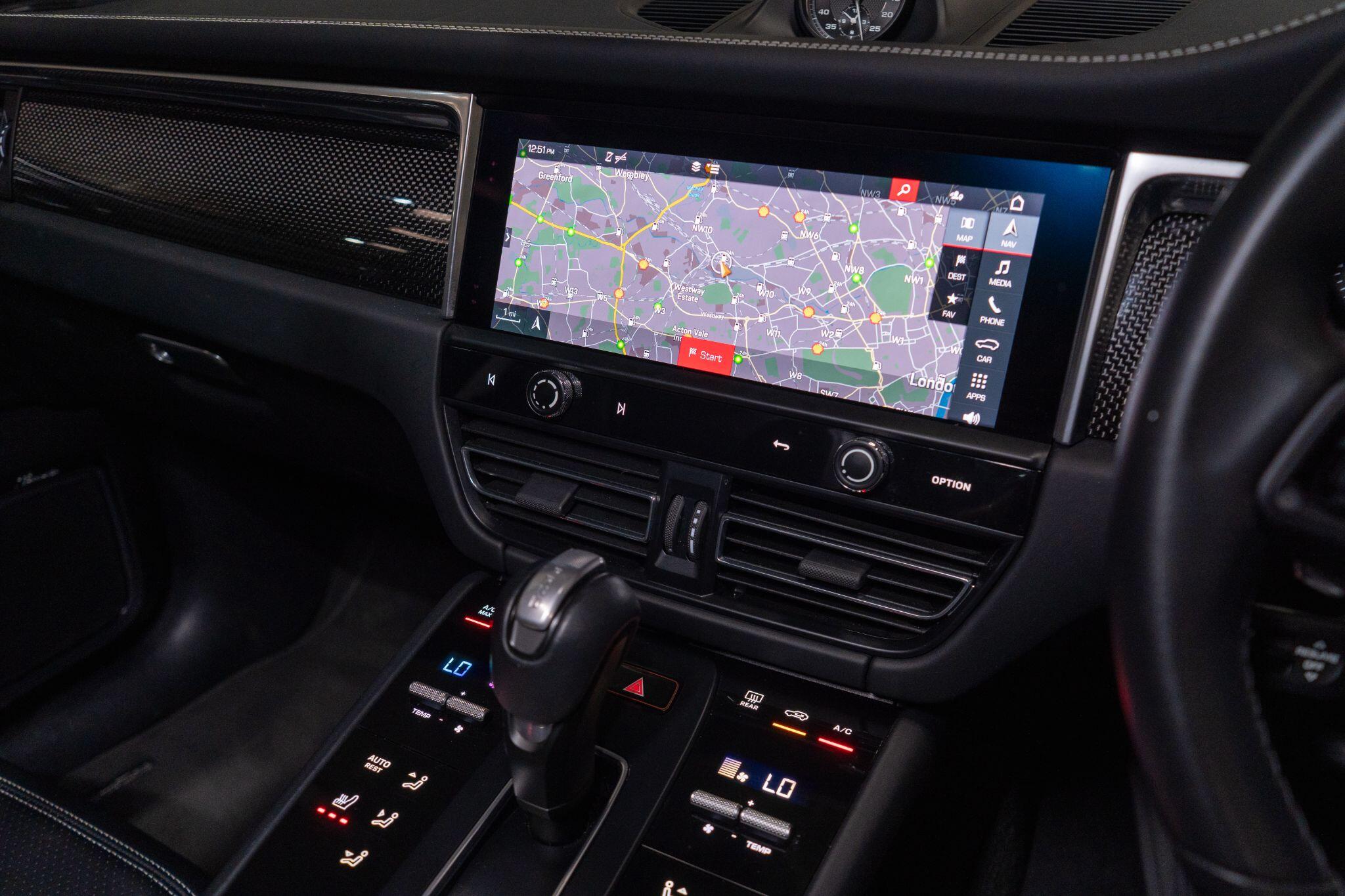 Porsche Macan view 21
