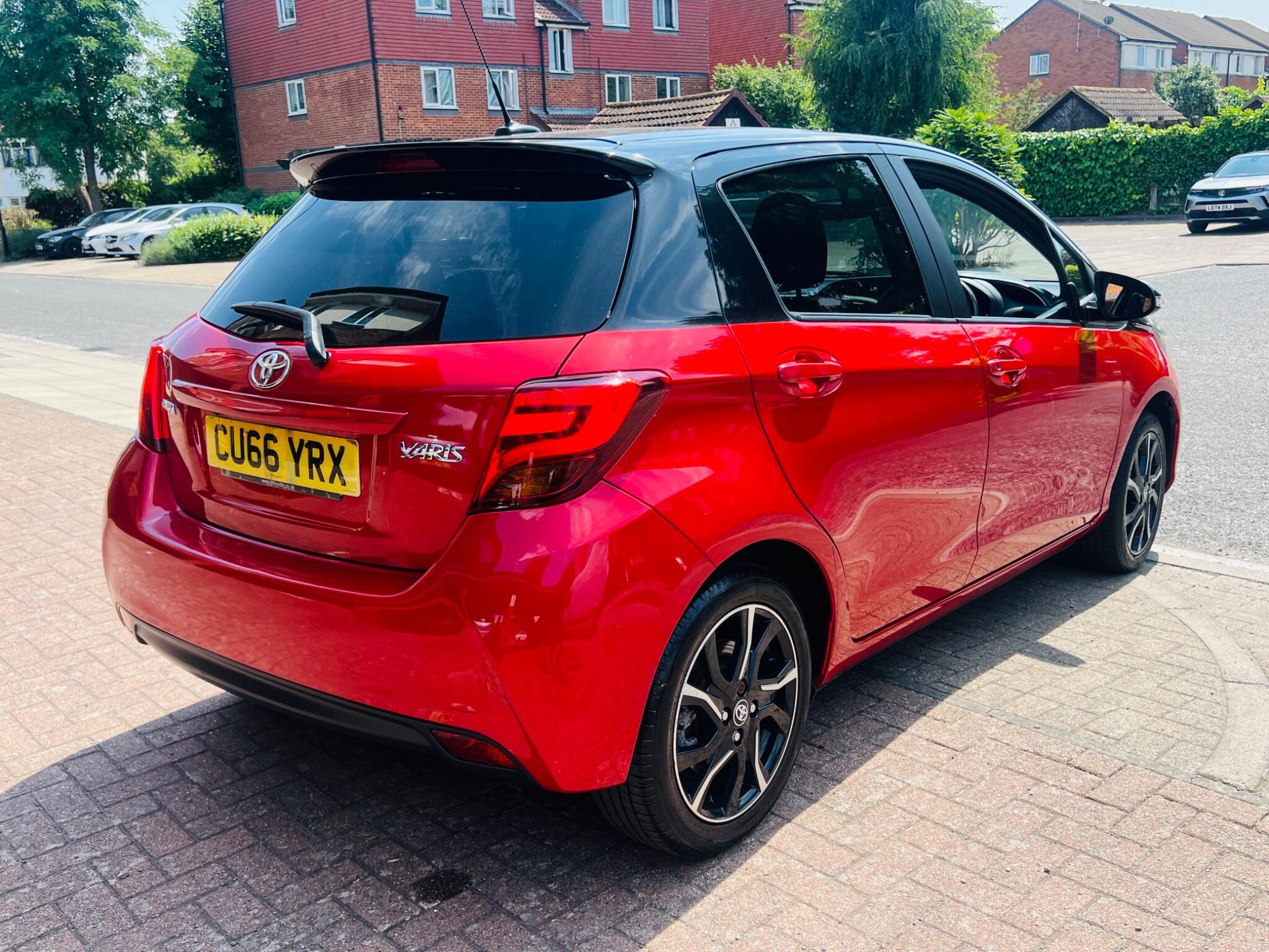 Toyota Yaris view 23