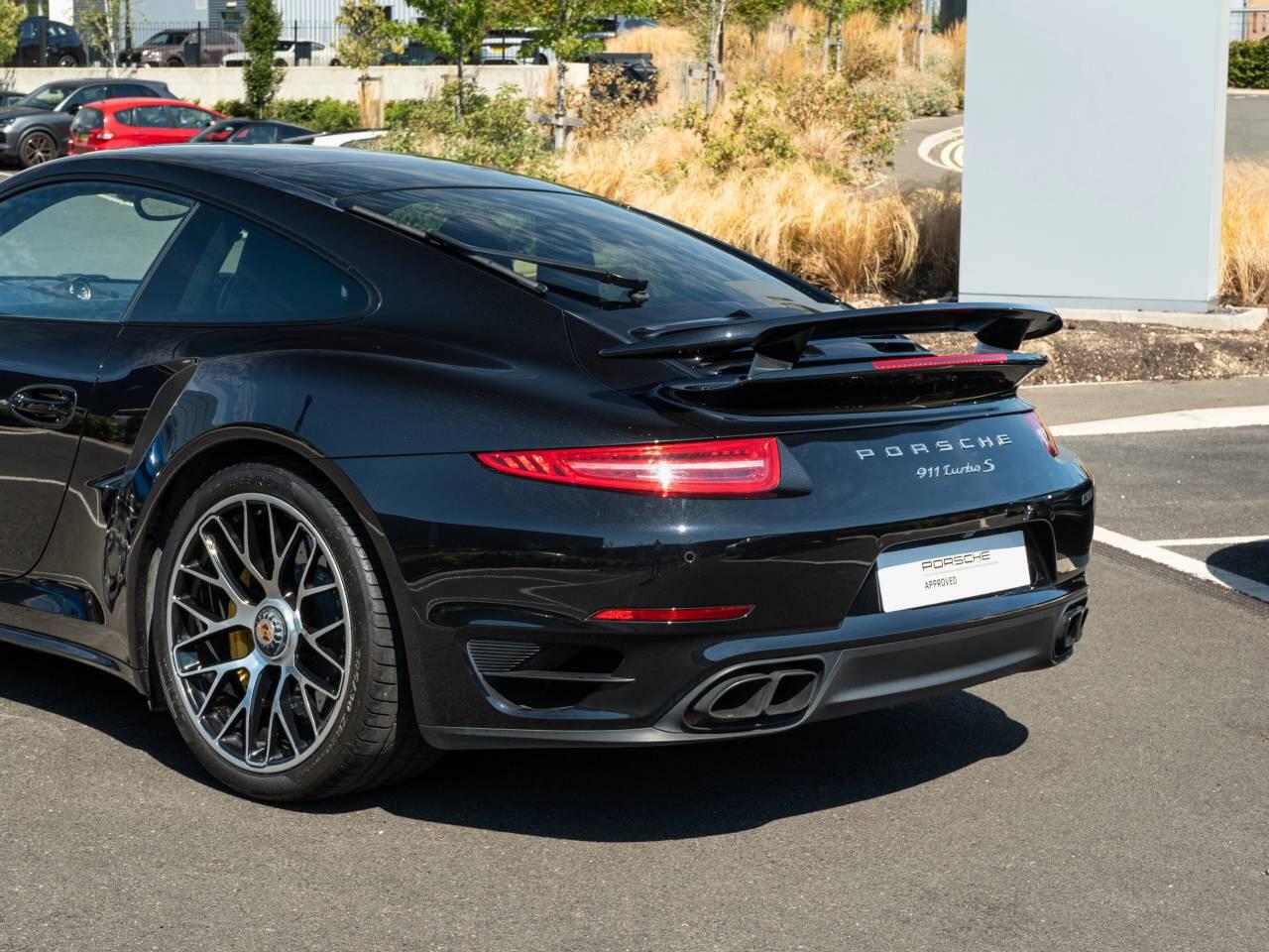 Porsche 911 view 8