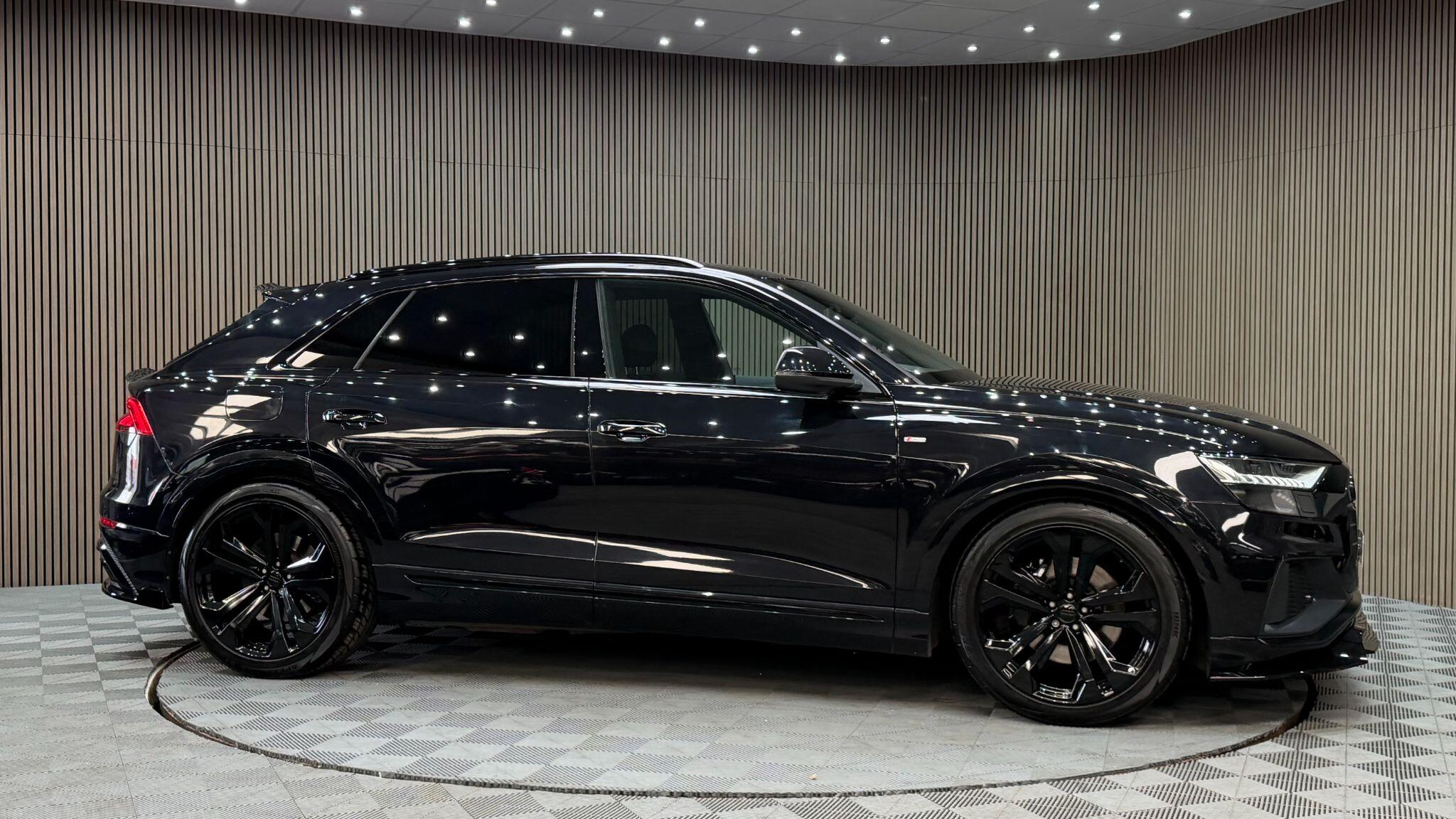 Audi Q8 view 37