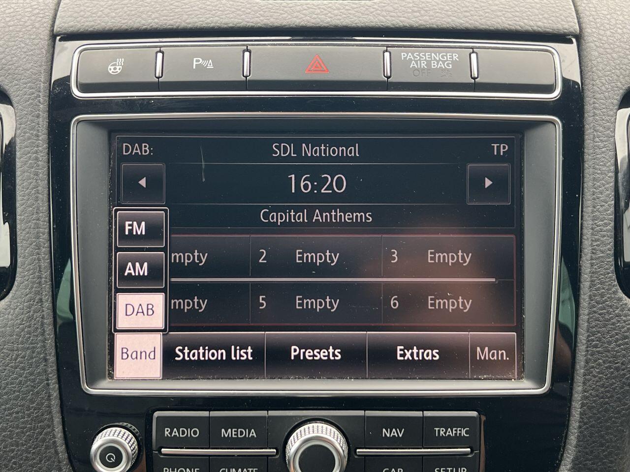 Volkswagen Touareg view 44