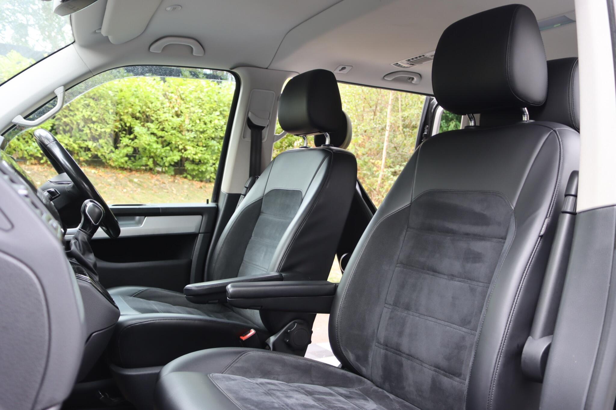 Volkswagen Caravelle view 4
