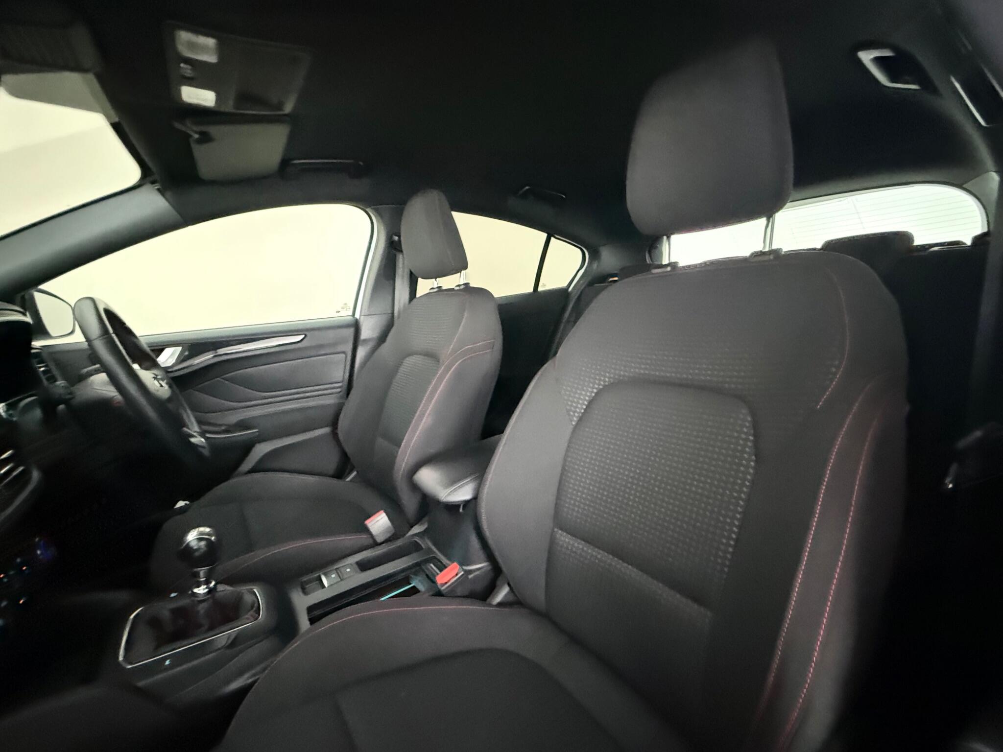 Ford Focus view 28