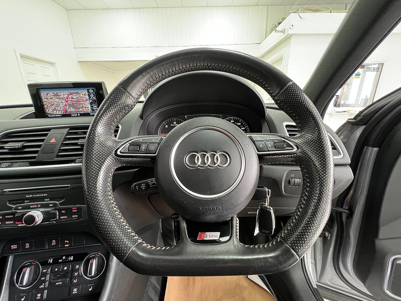 Audi Q3 view 9