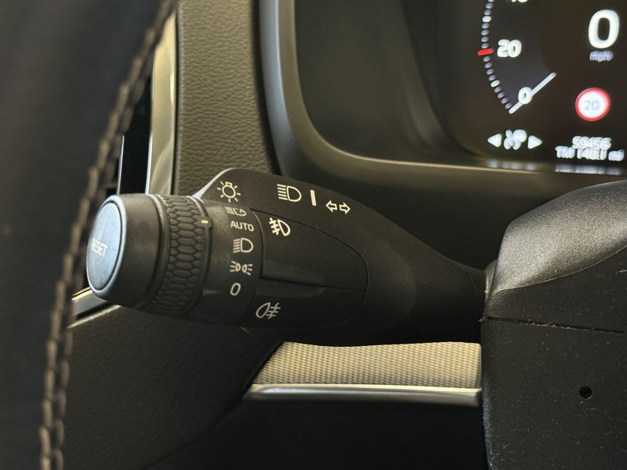 Volvo XC90 view 40