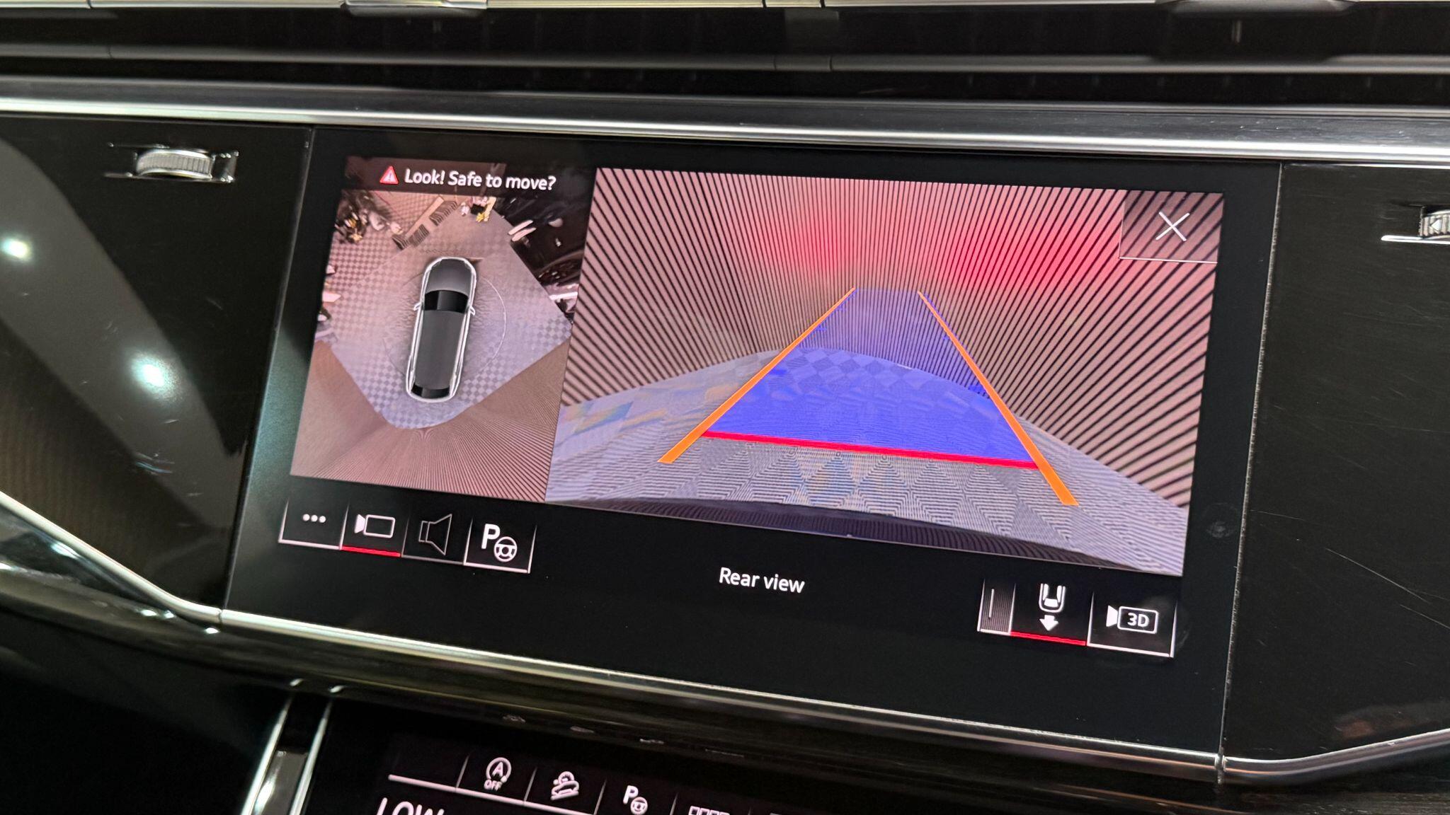 Audi Q8 view 32
