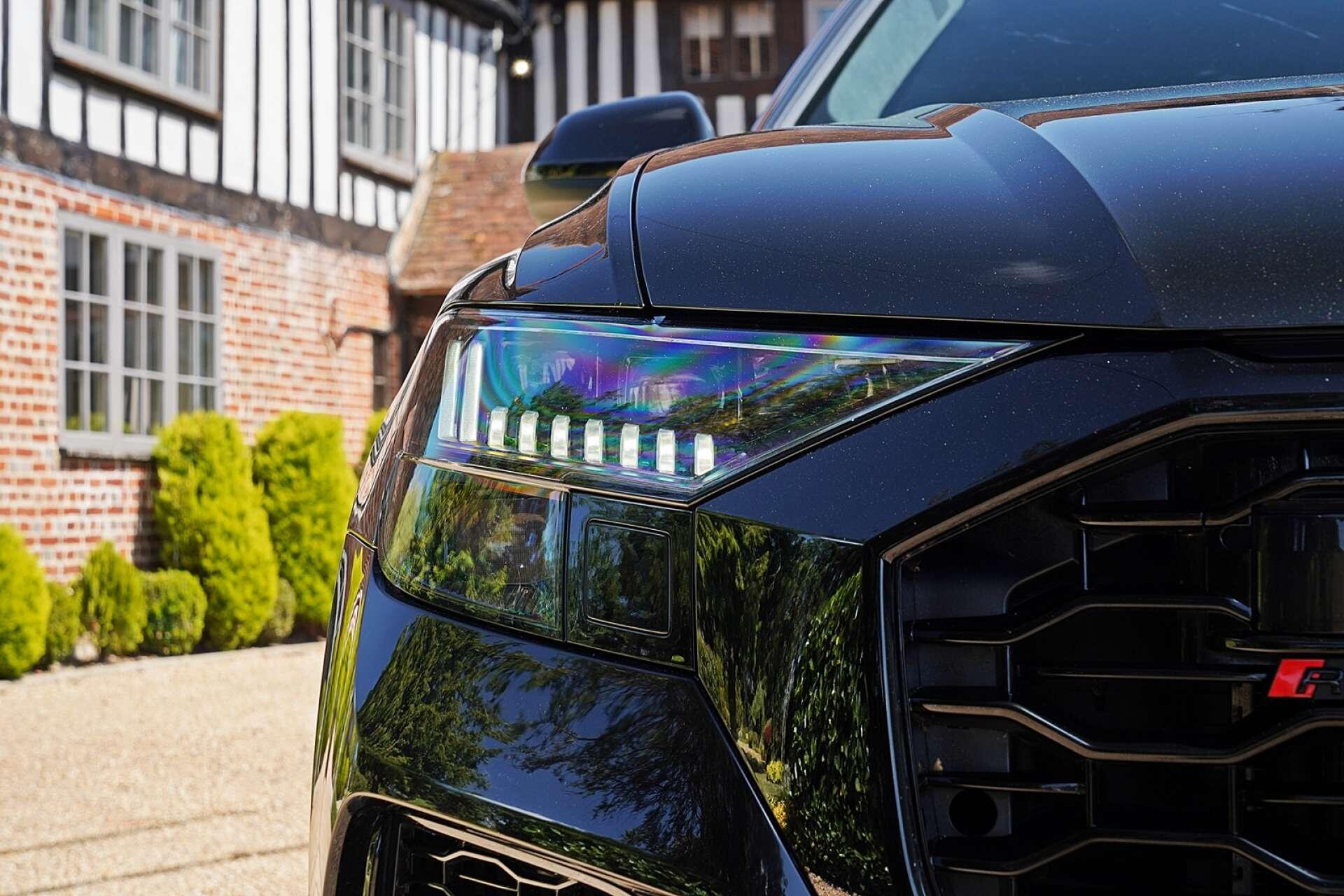 Audi RS Q8 view 9