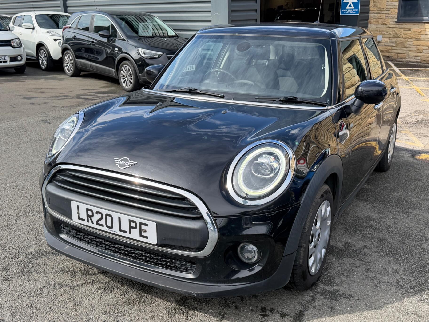Mini Hatch view 5