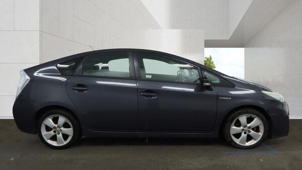 Toyota Prius view 7