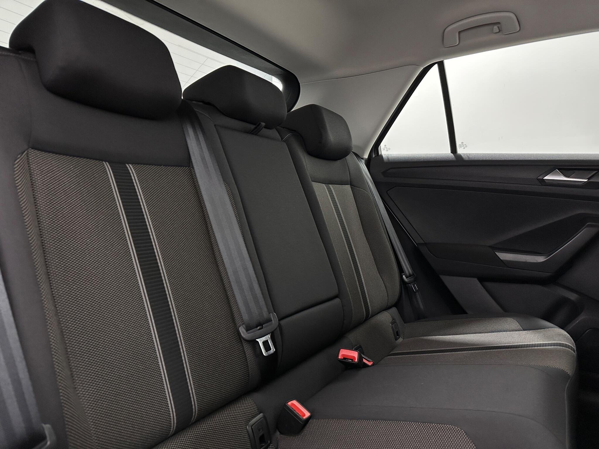 Volkswagen T-Roc view 41