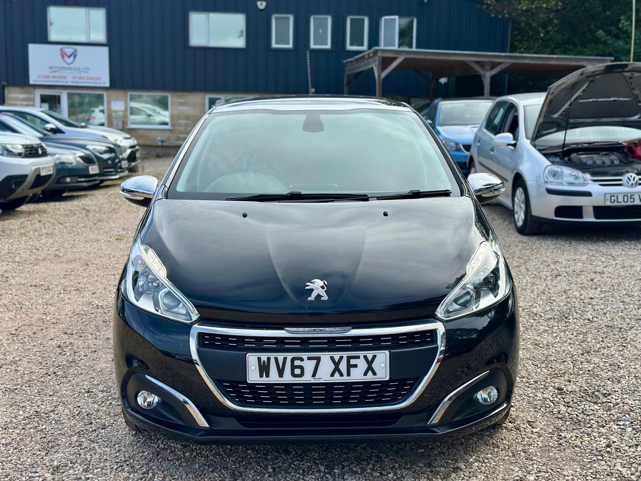 Peugeot 208 view 5