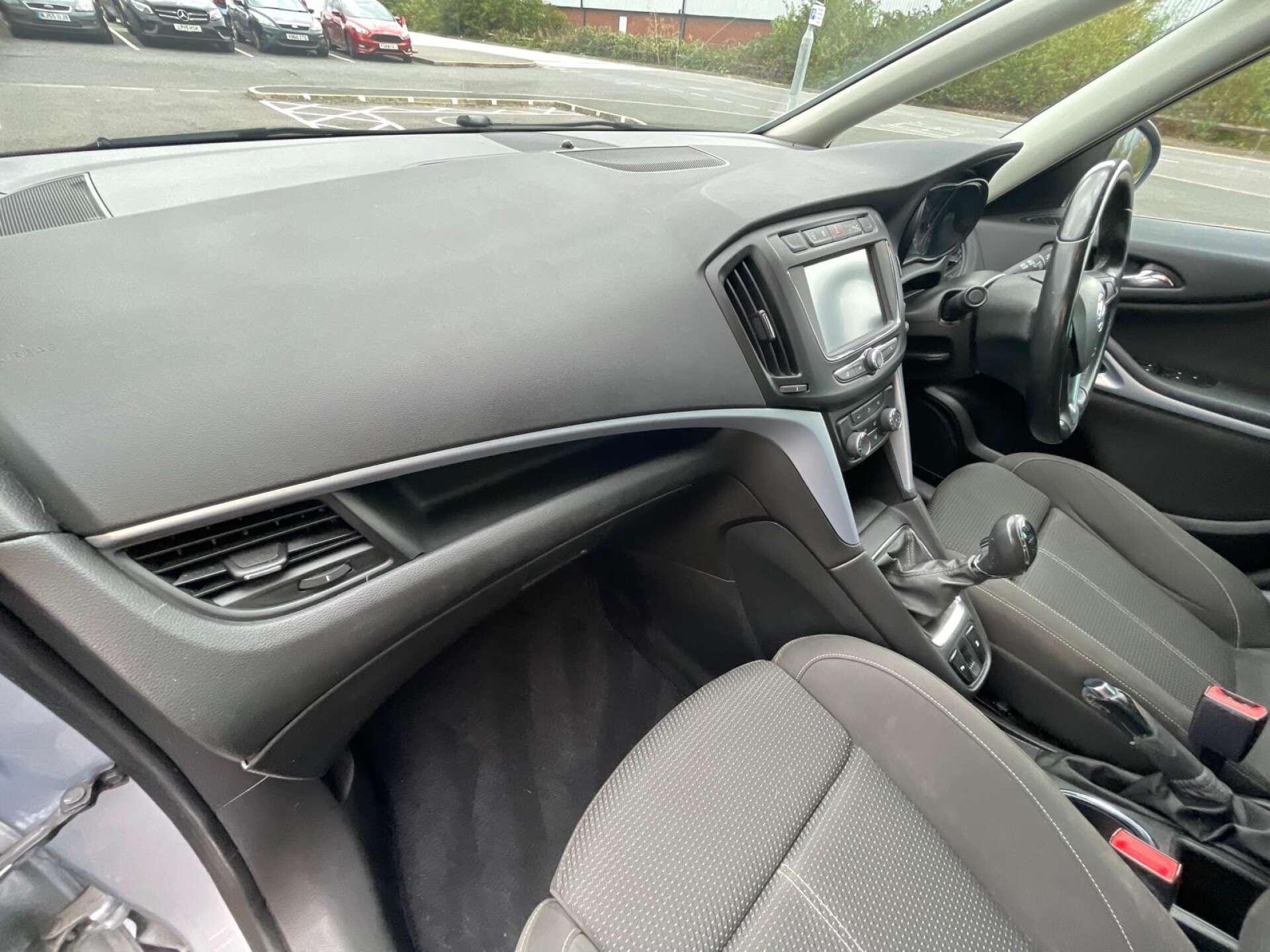 Vauxhall Zafira Tourer view 38