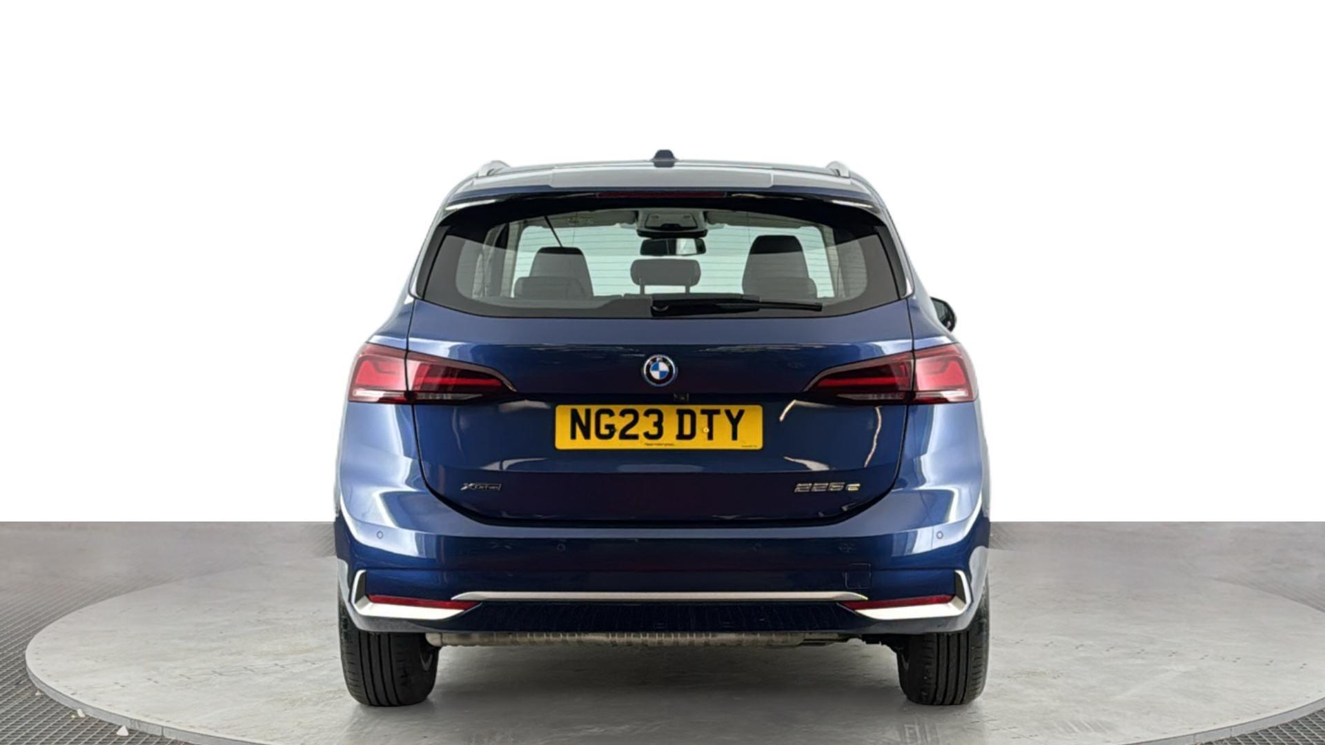 BMW 2 Series Active Tourer view 5
