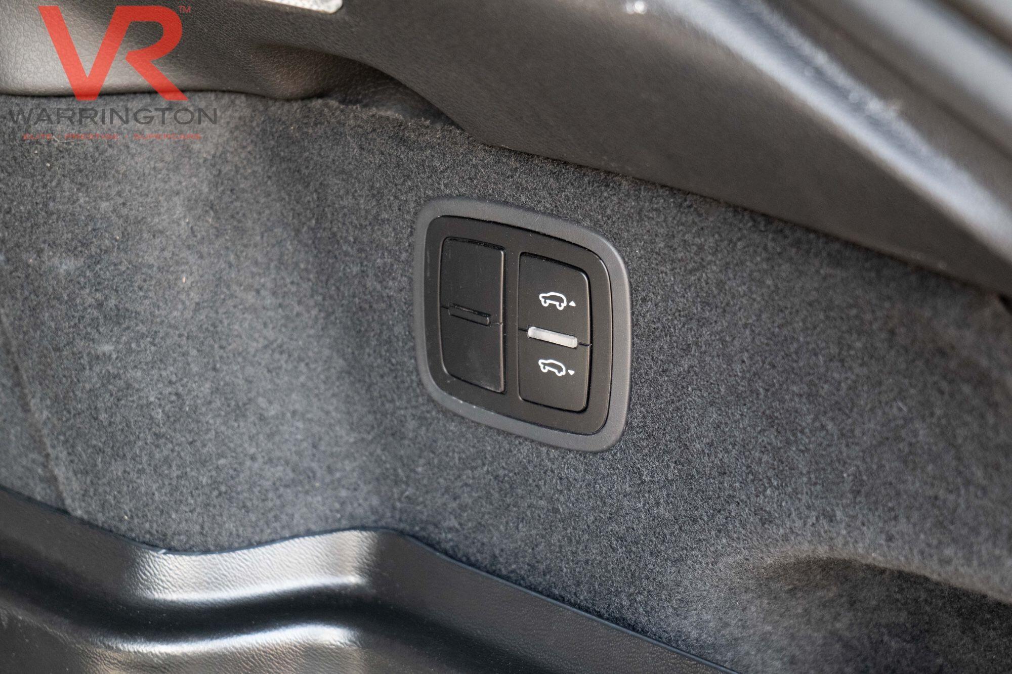Porsche Macan view 15