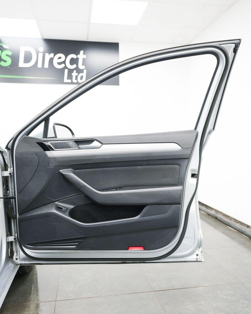 Volkswagen Passat view 15