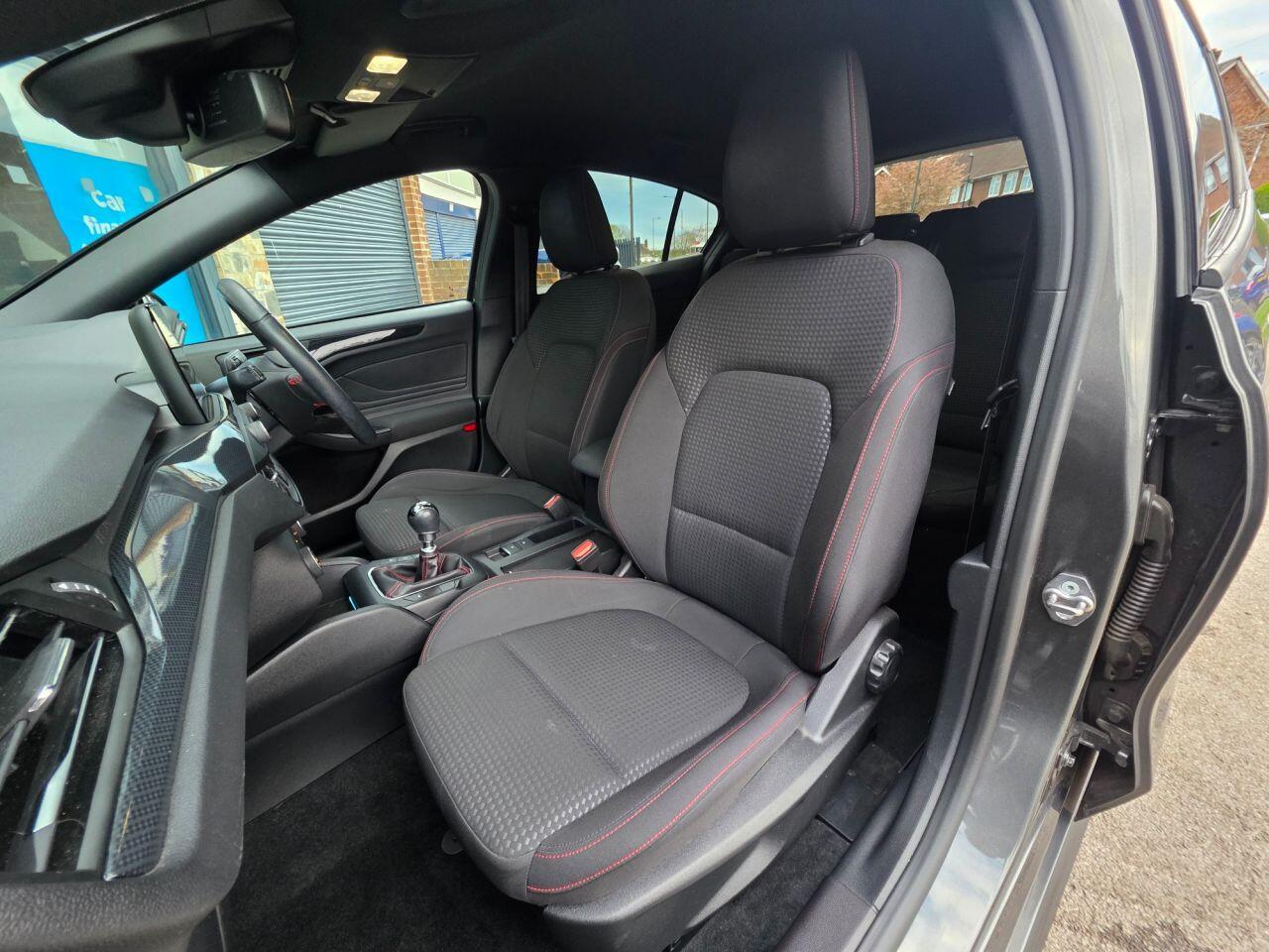 Ford Focus view 3