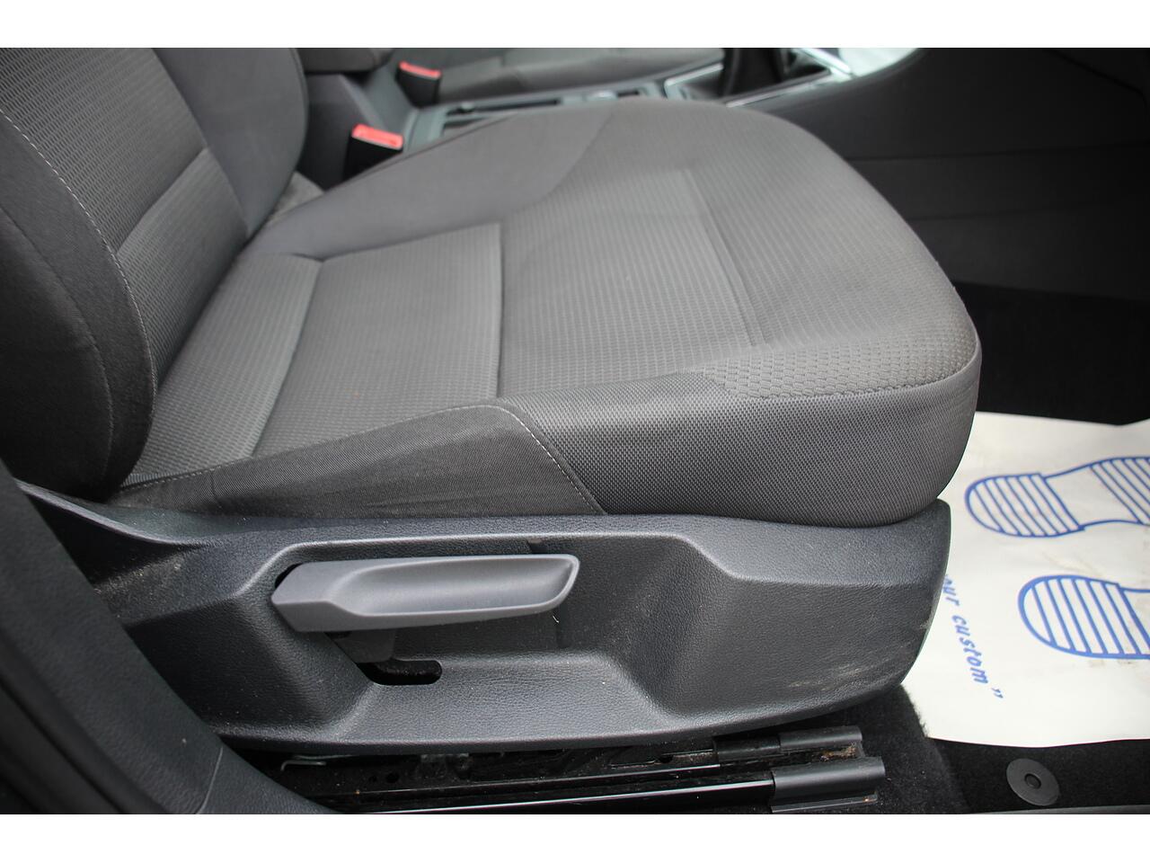 Volkswagen Golf view 14
