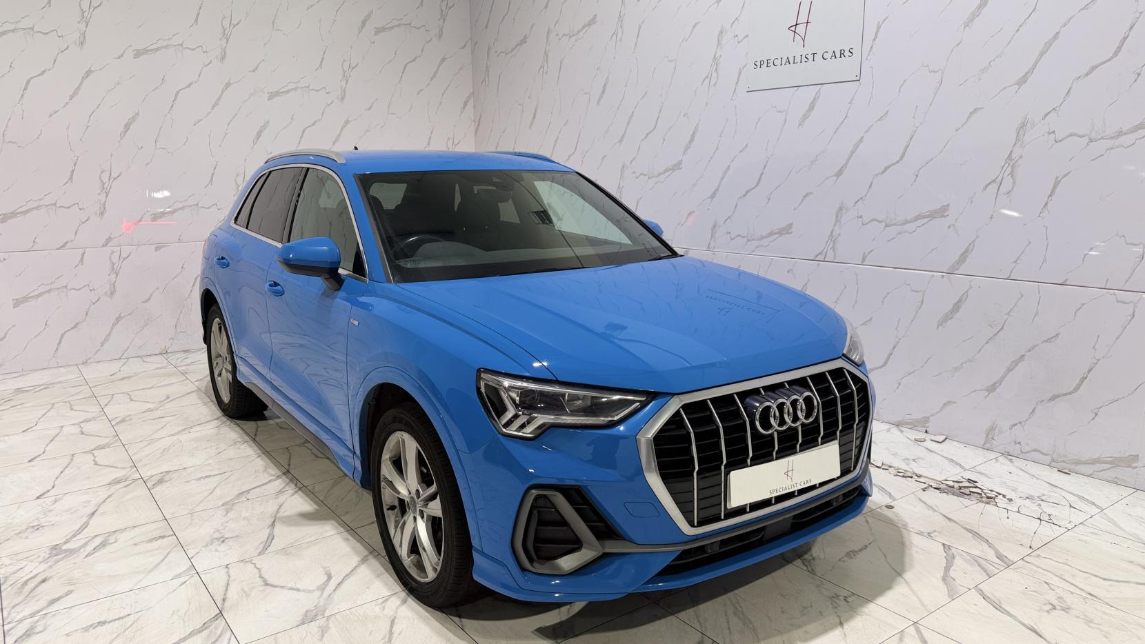 Audi Q3 view 34
