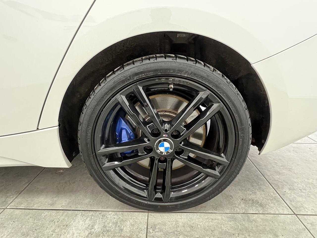 BMW 1 Series view 21