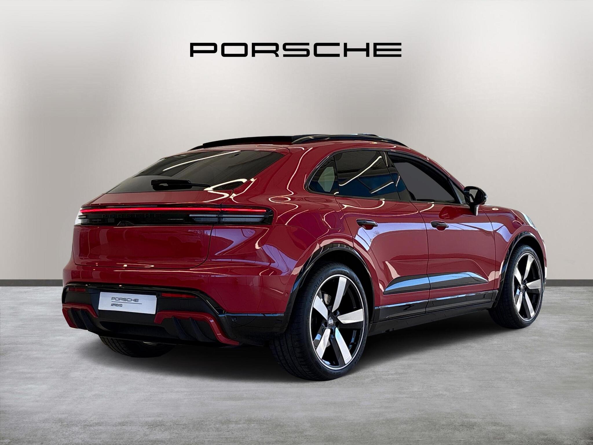 Porsche Macan view 7