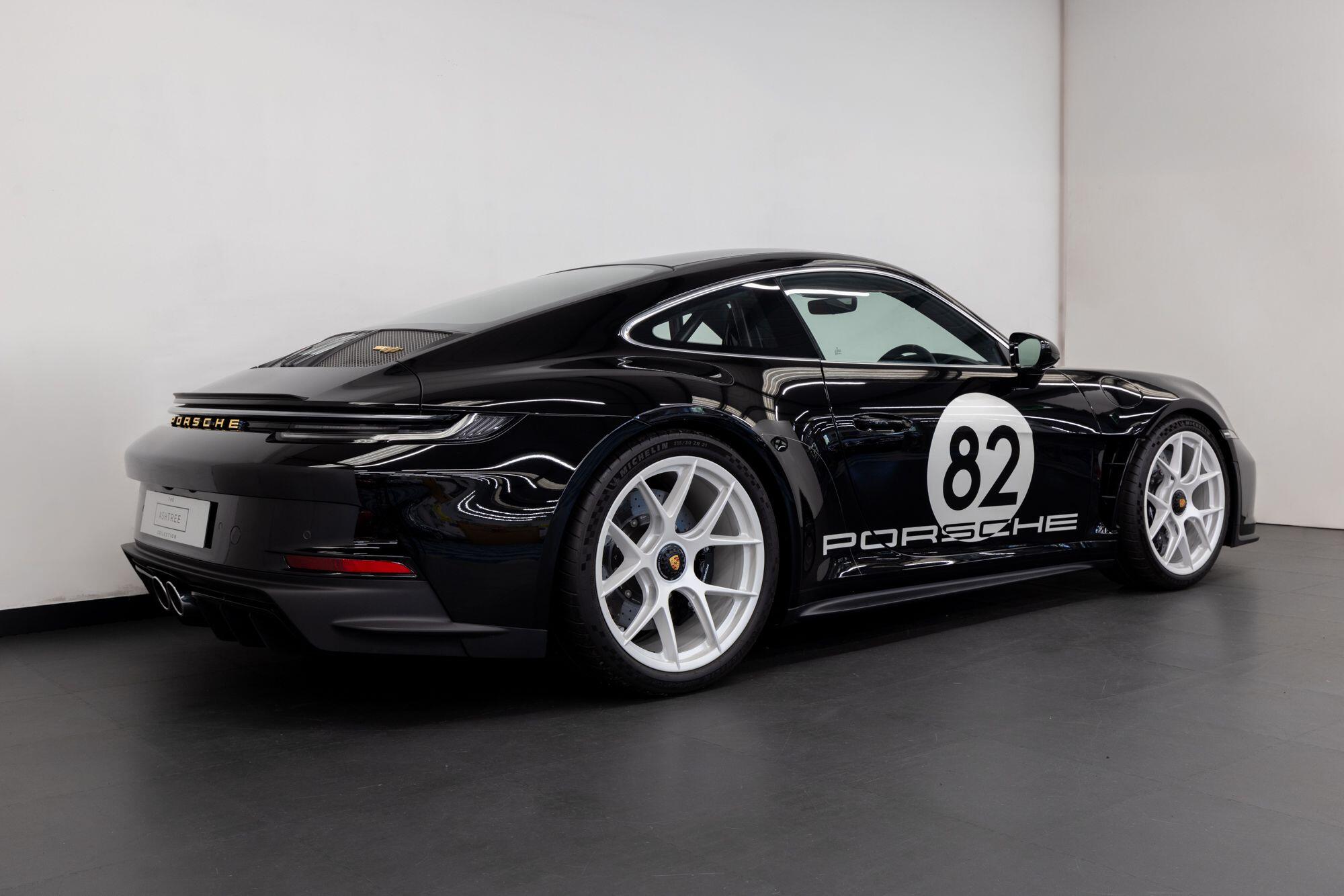 Porsche 911 view 3