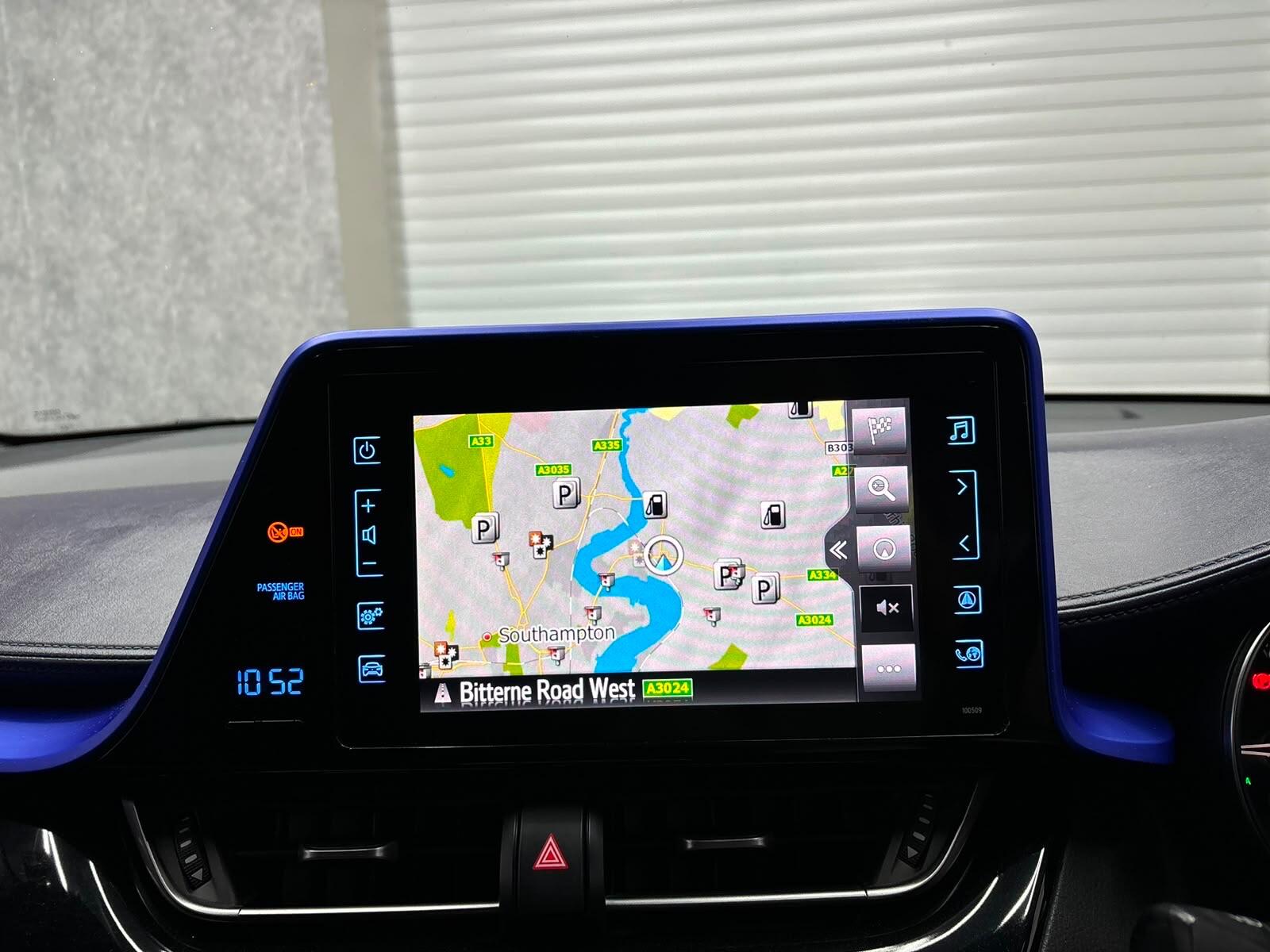 Toyota C-HR view 13