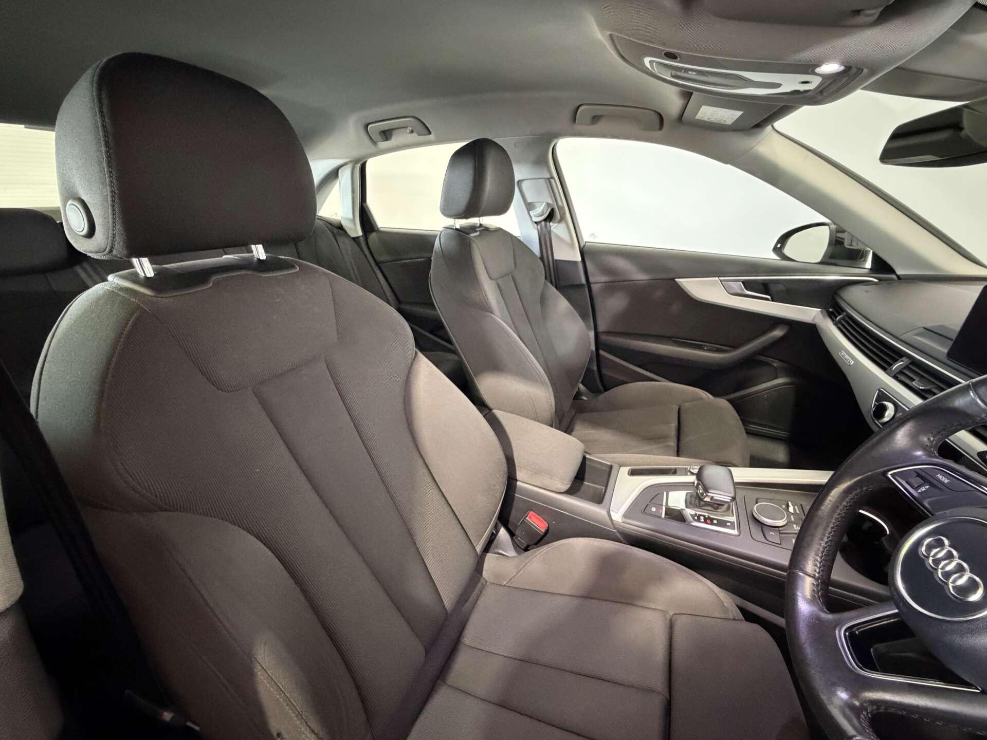 Audi A4 view 16