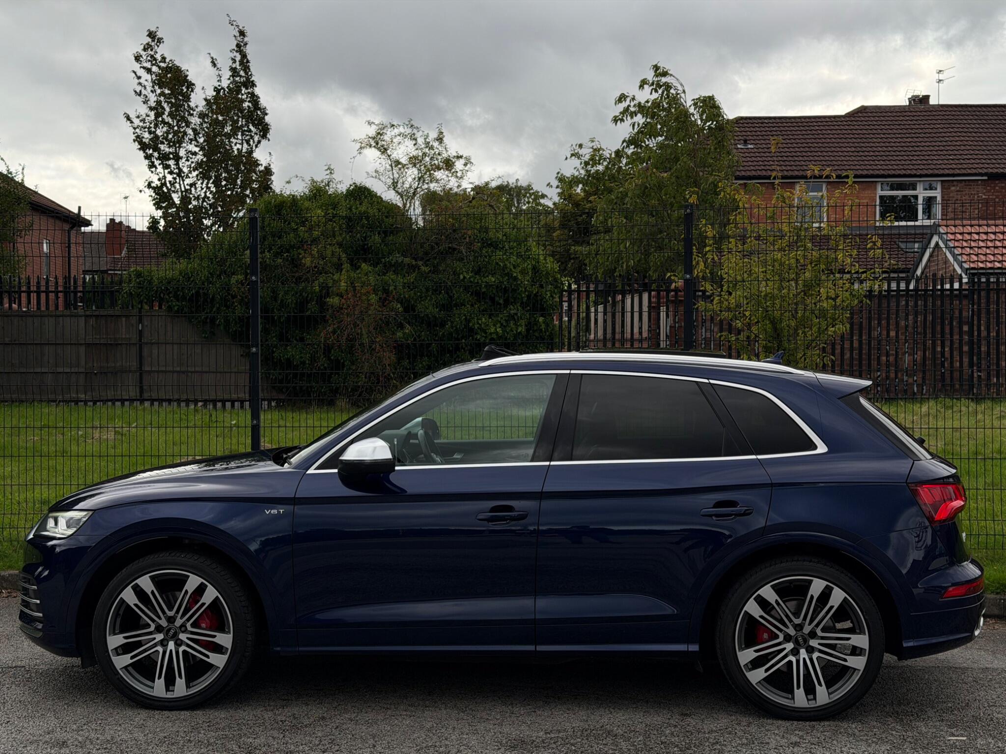Audi SQ5 view 15