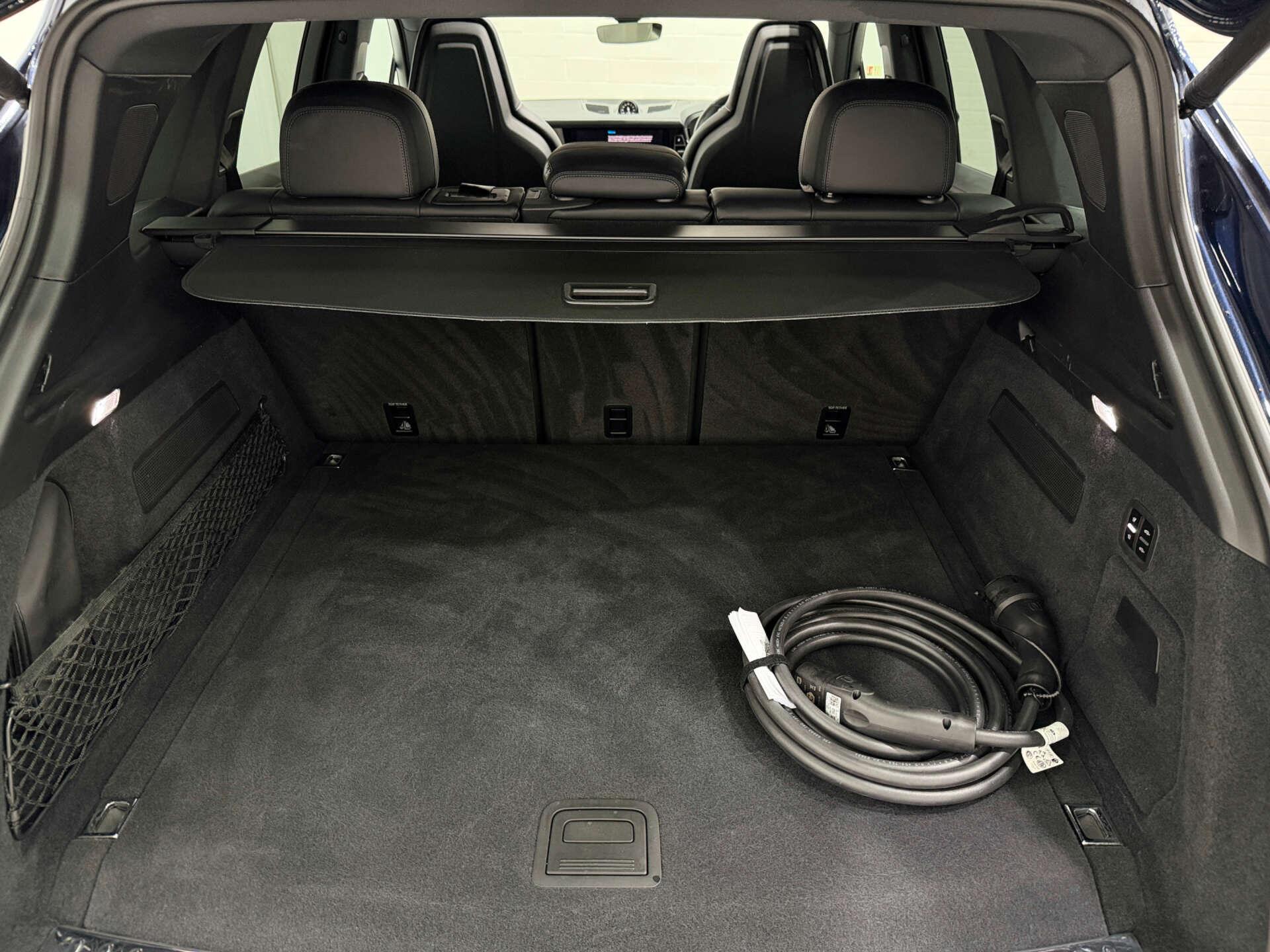 Porsche Cayenne view 27