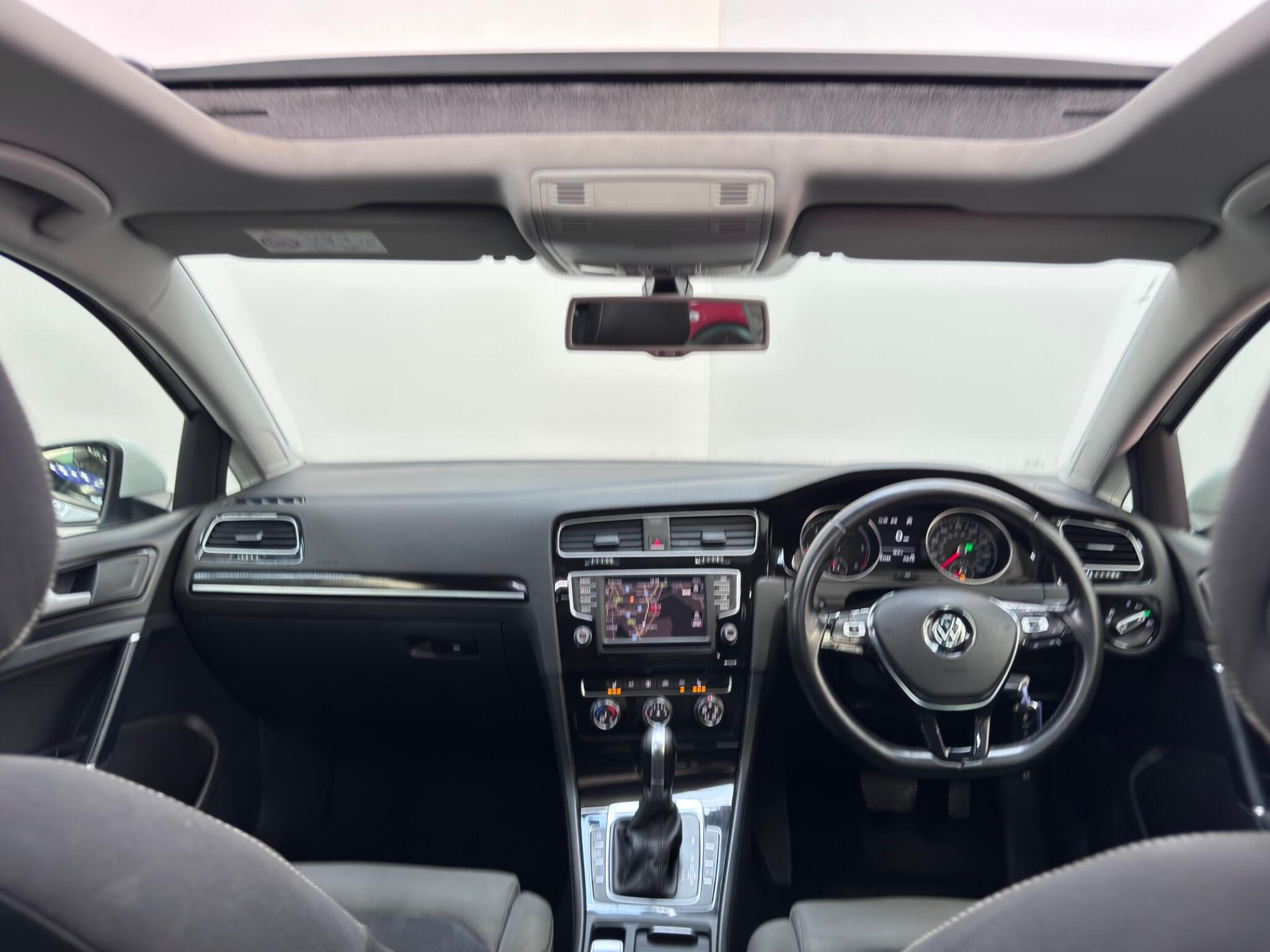 Volkswagen Golf view 41