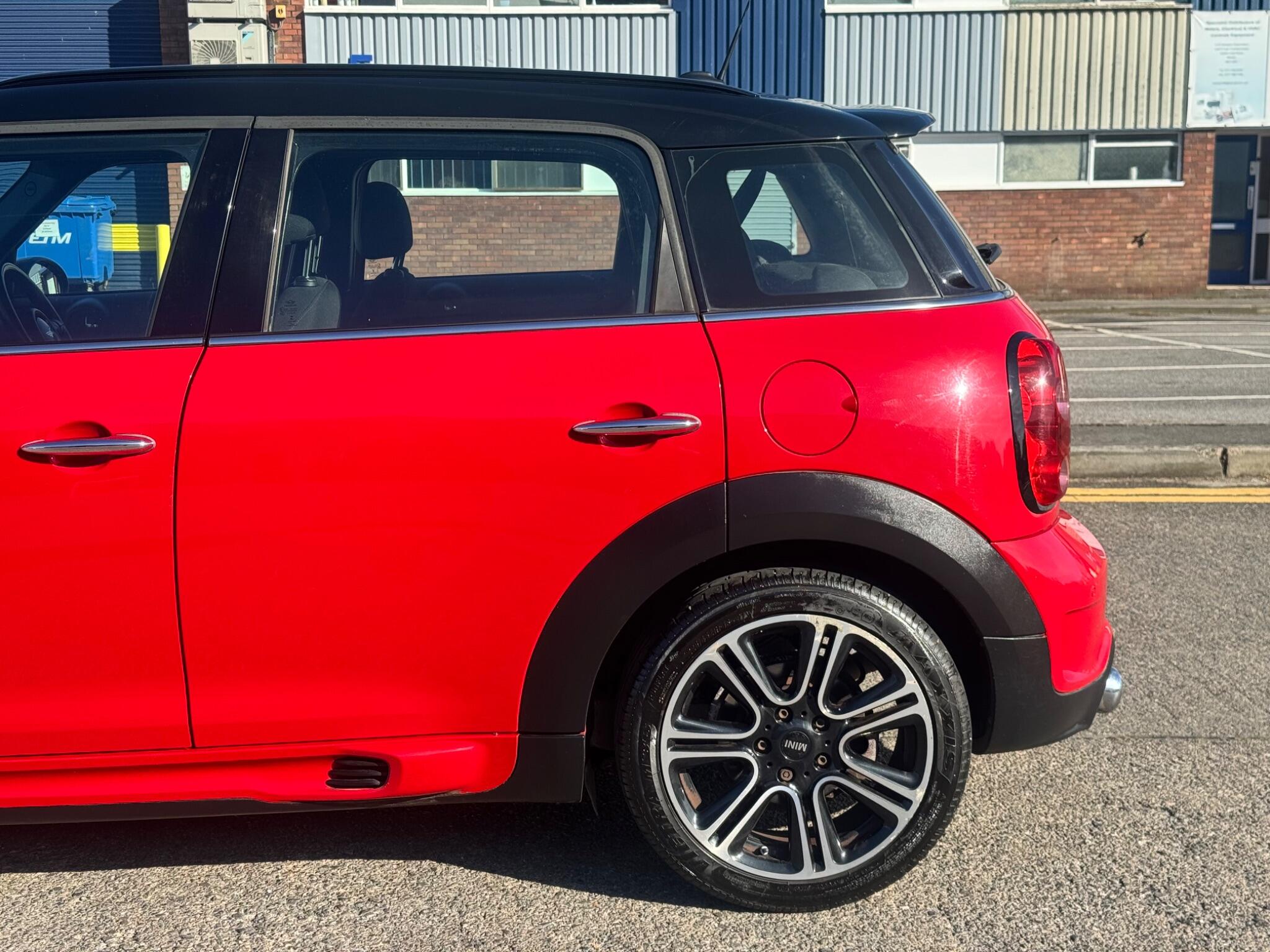 Mini Countryman view 30