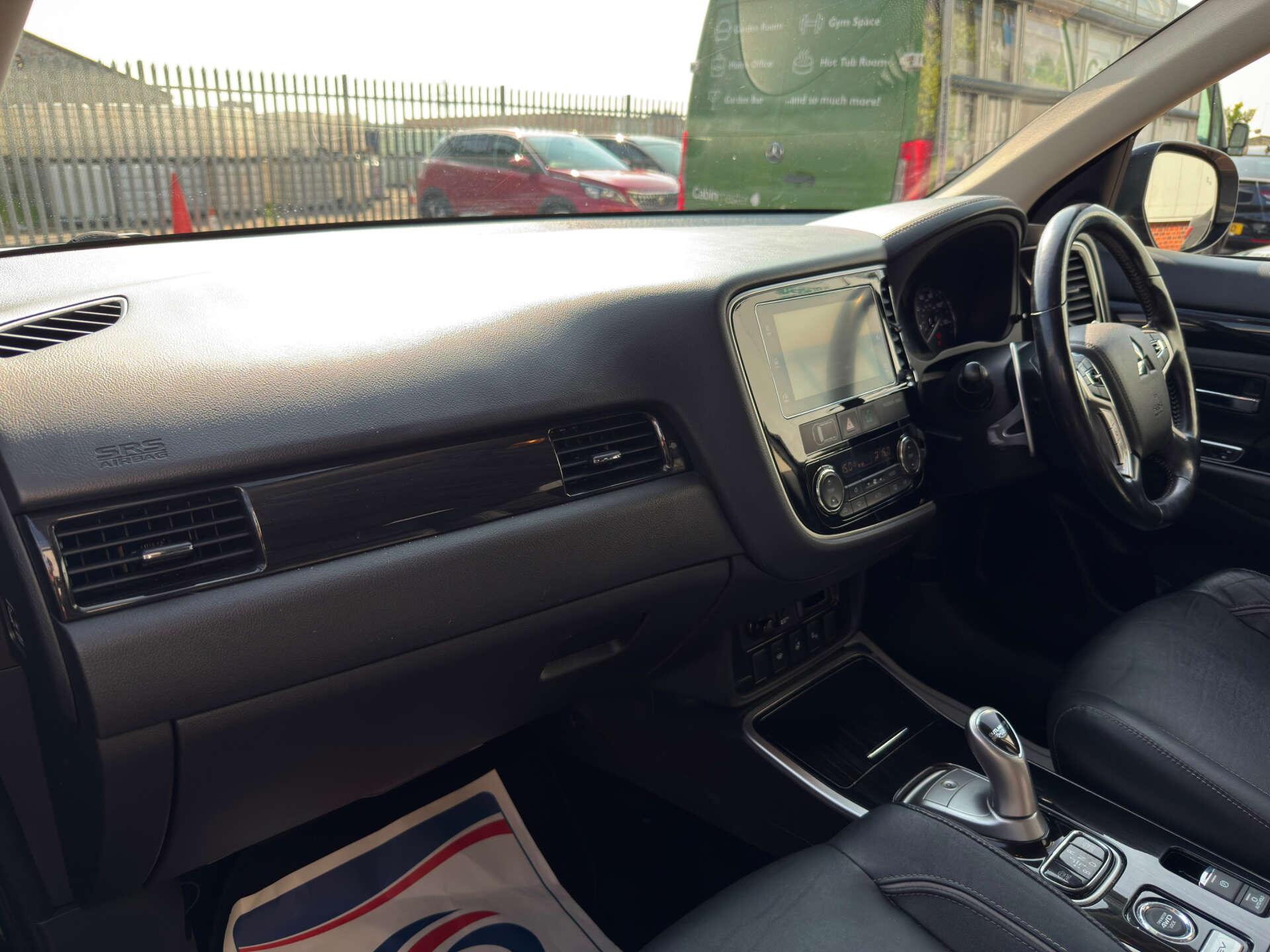 Mitsubishi Outlander view 40