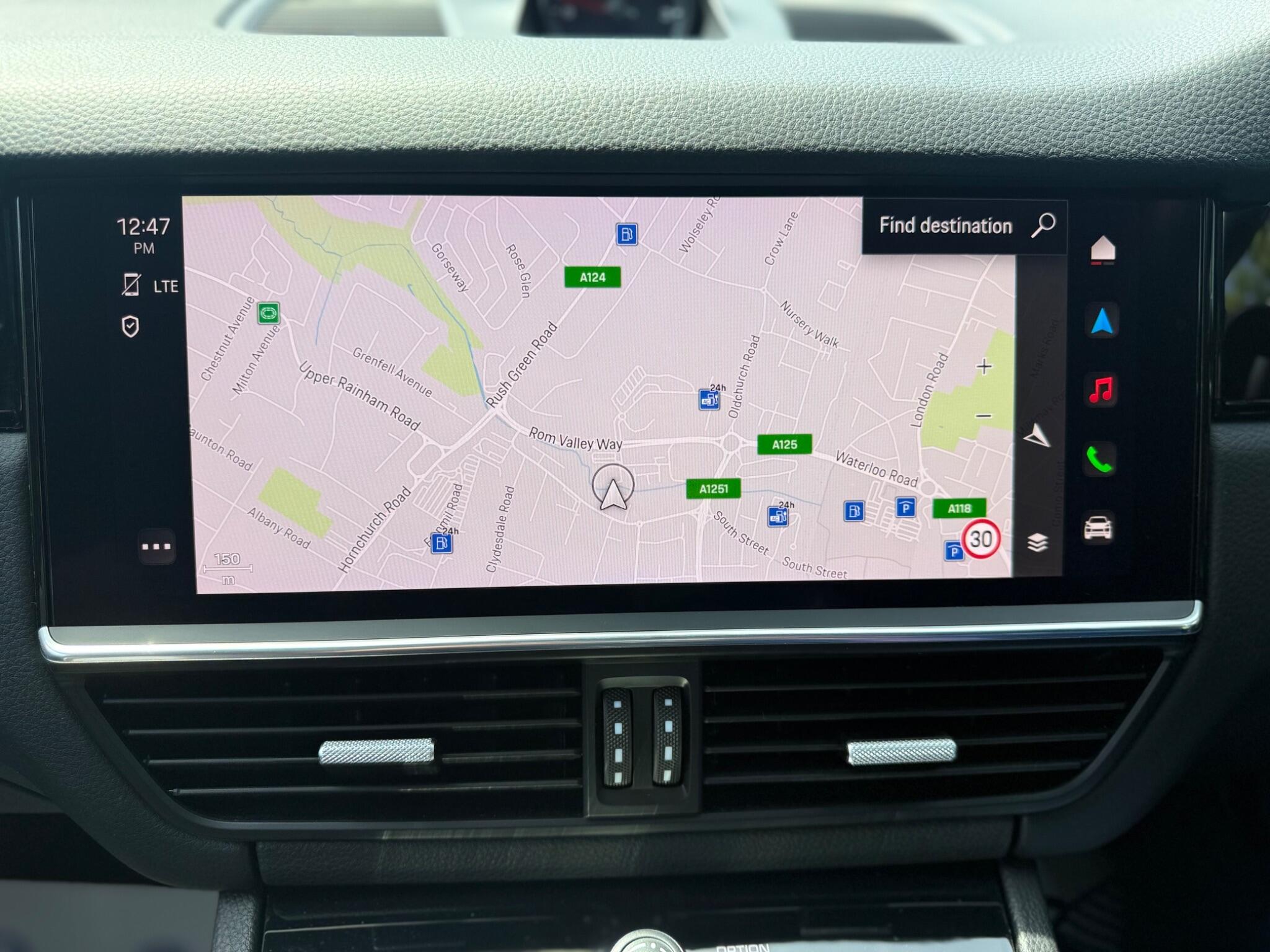 Porsche Cayenne view 36