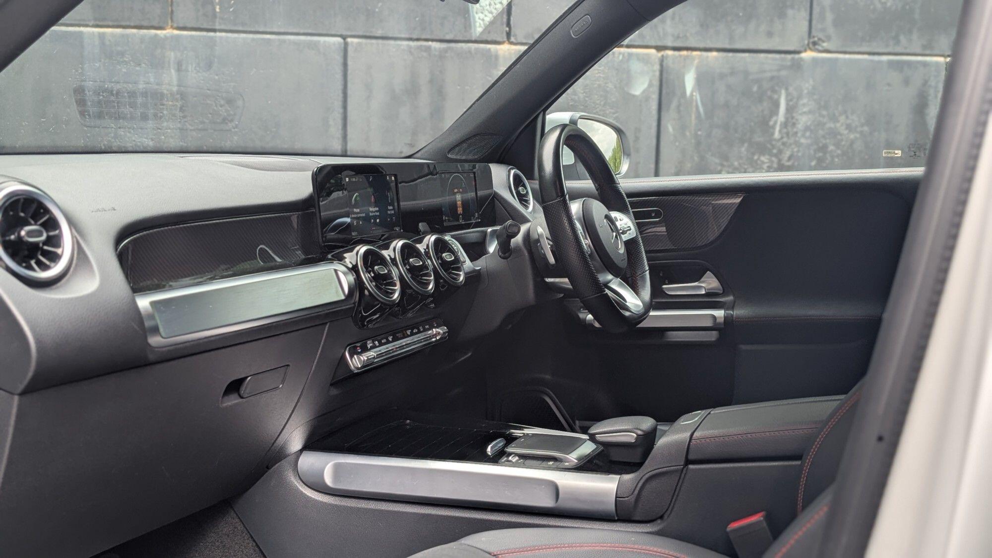 Mercedes-Benz GLB view 11