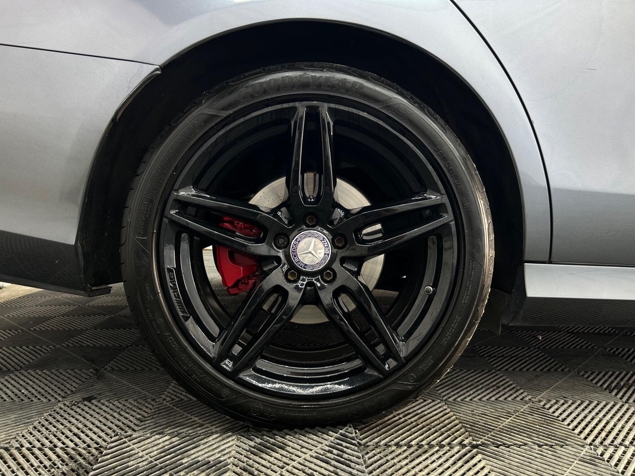 Mercedes-Benz E Class view 35