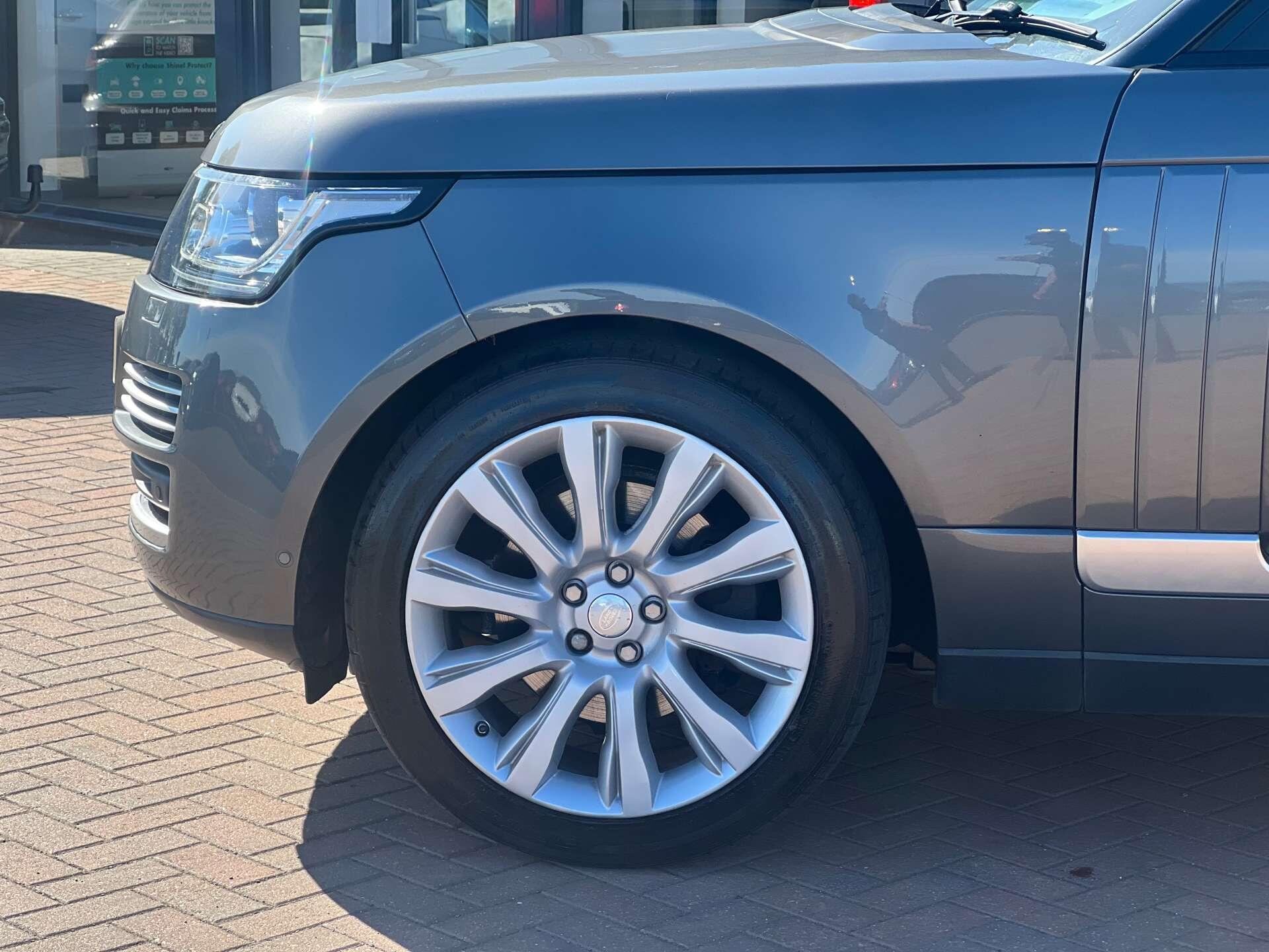 Land Rover Range Rover view 13